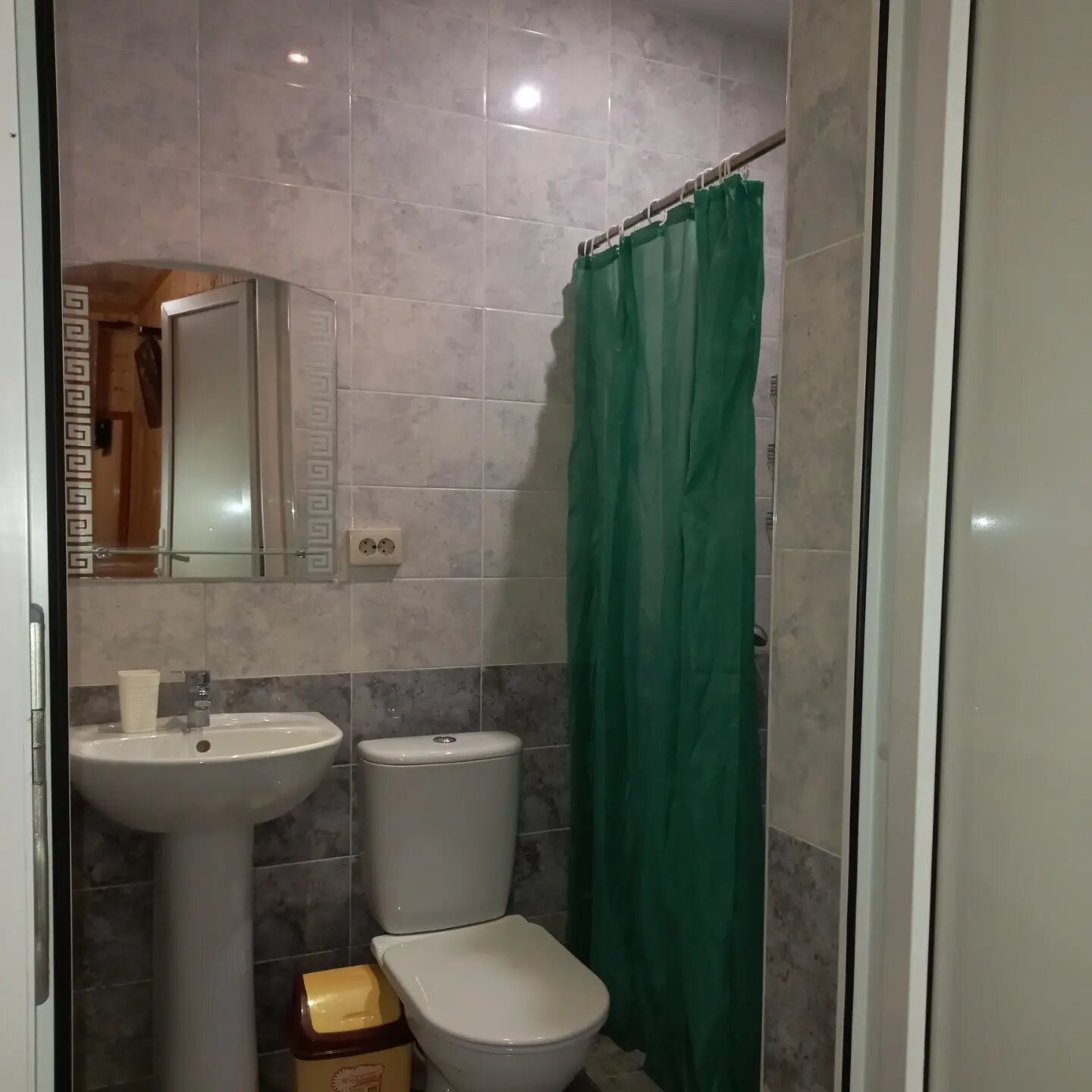 Трехместный номер с видом на бассейн