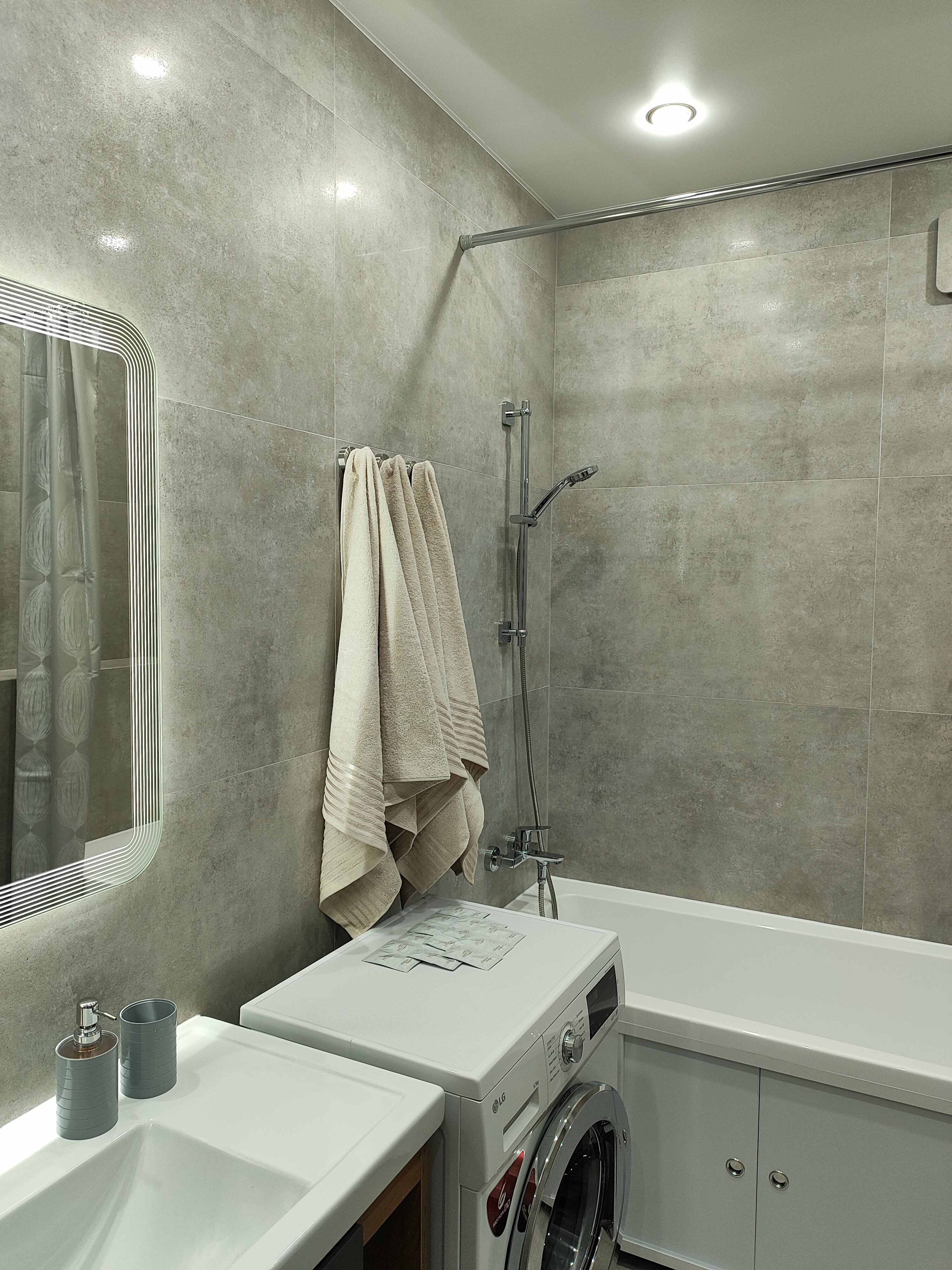 Трехместный номер с балконом