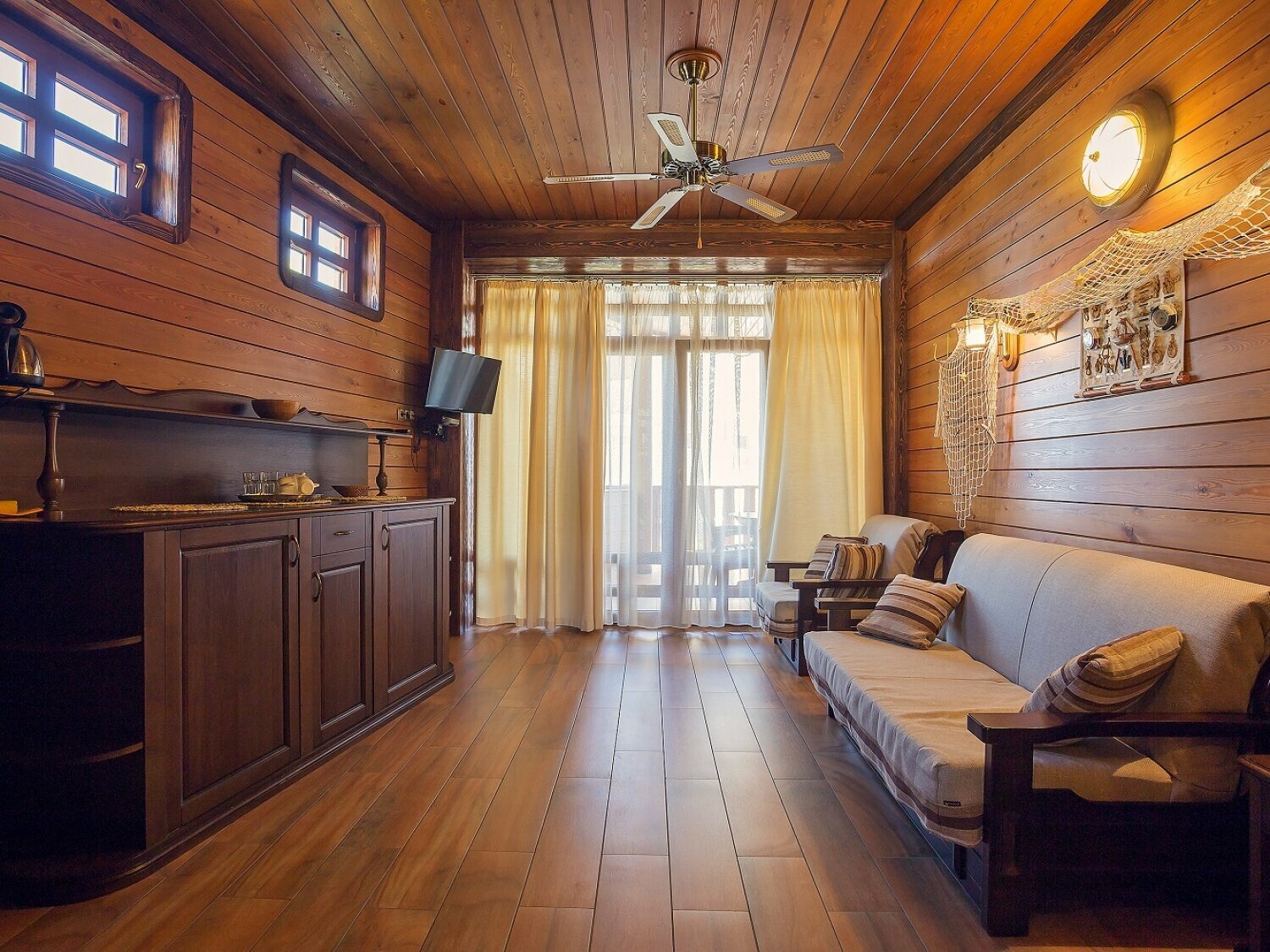 Трехместный номер с террасой