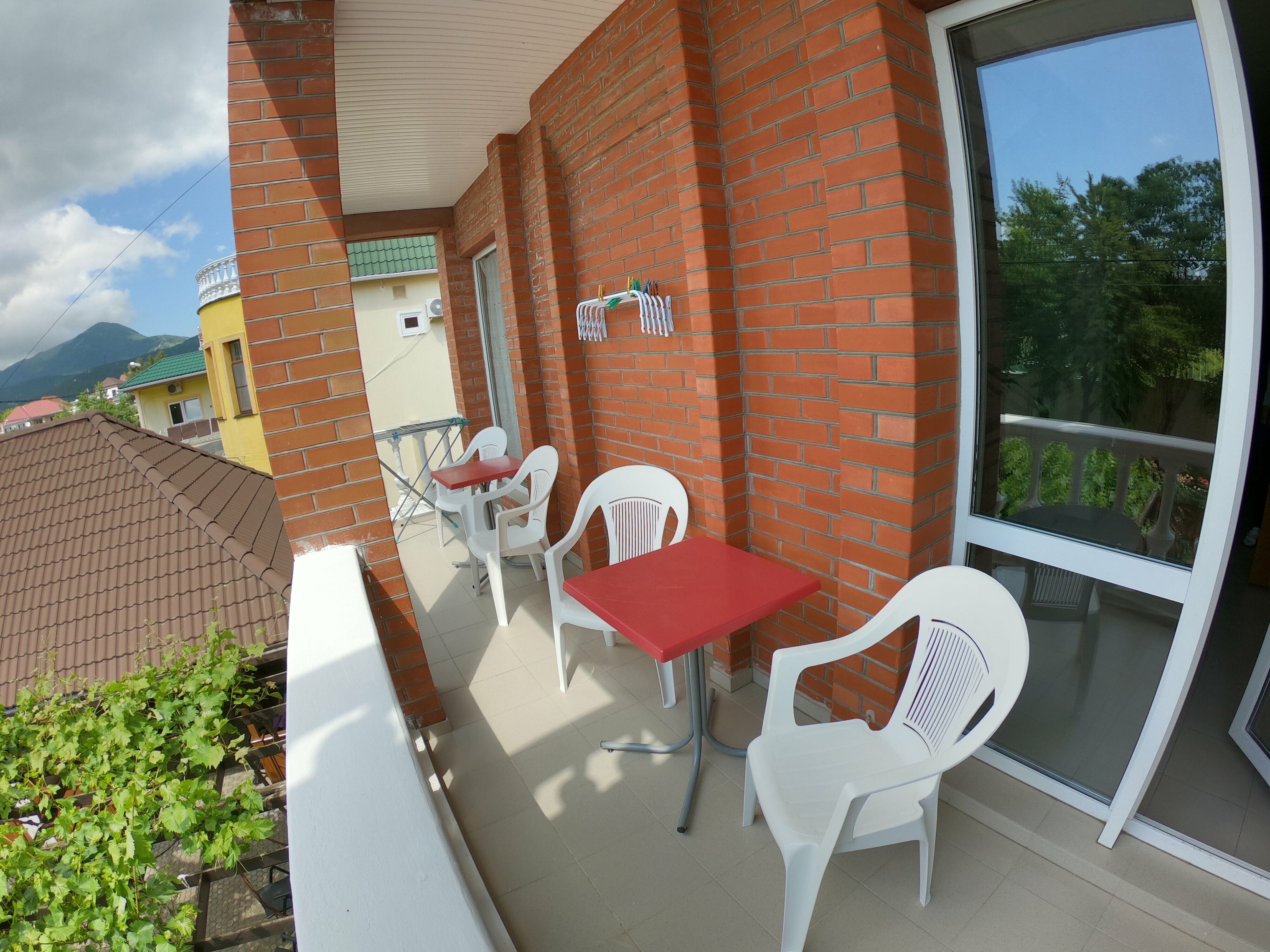 Трехместный номер с собственной ванной комнатой