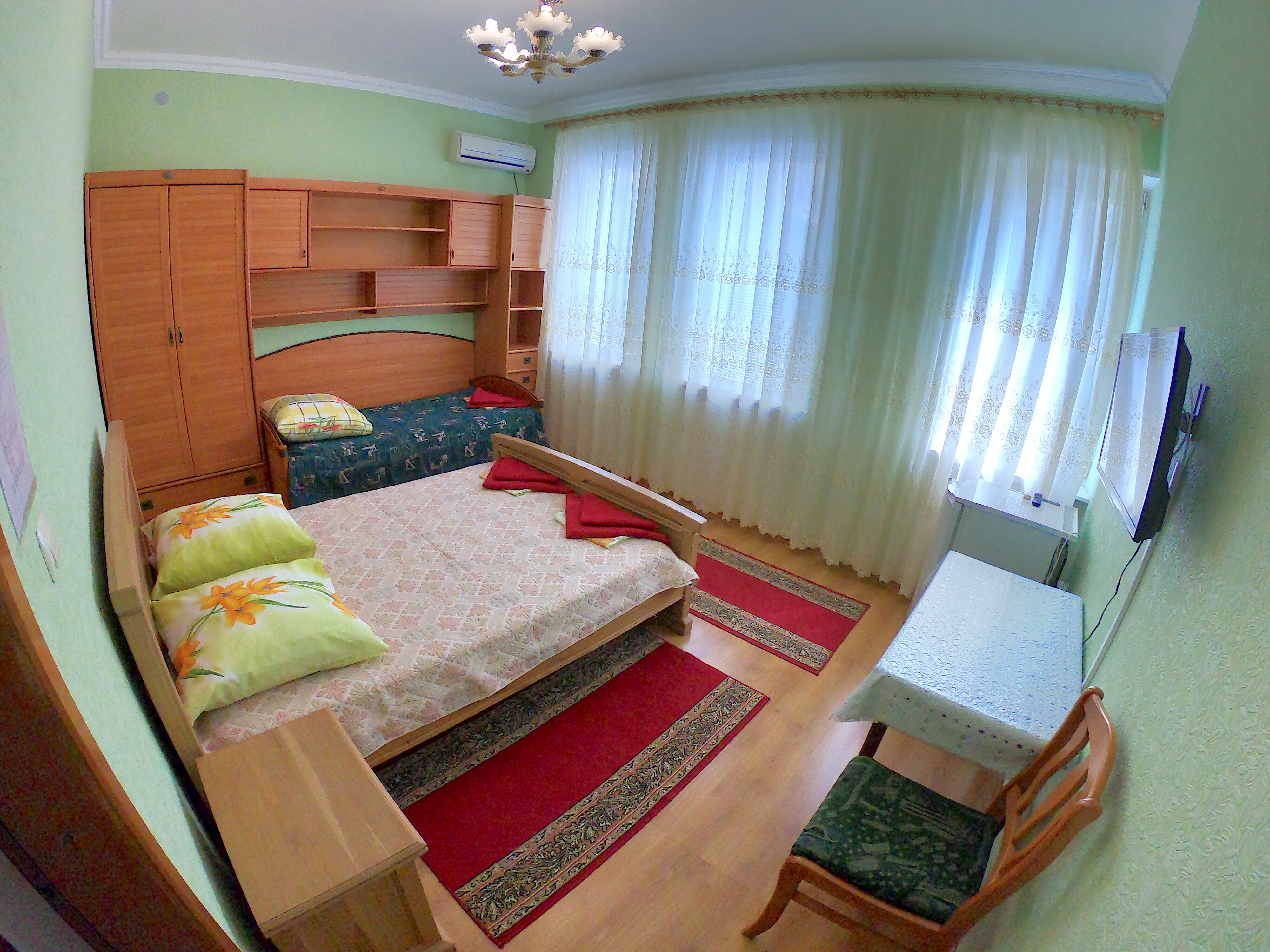 Трехместный номер с собственной ванной комнатой