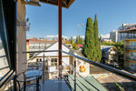 Четырёхместный номер с балконом , ванной и видом на горы в Инесса