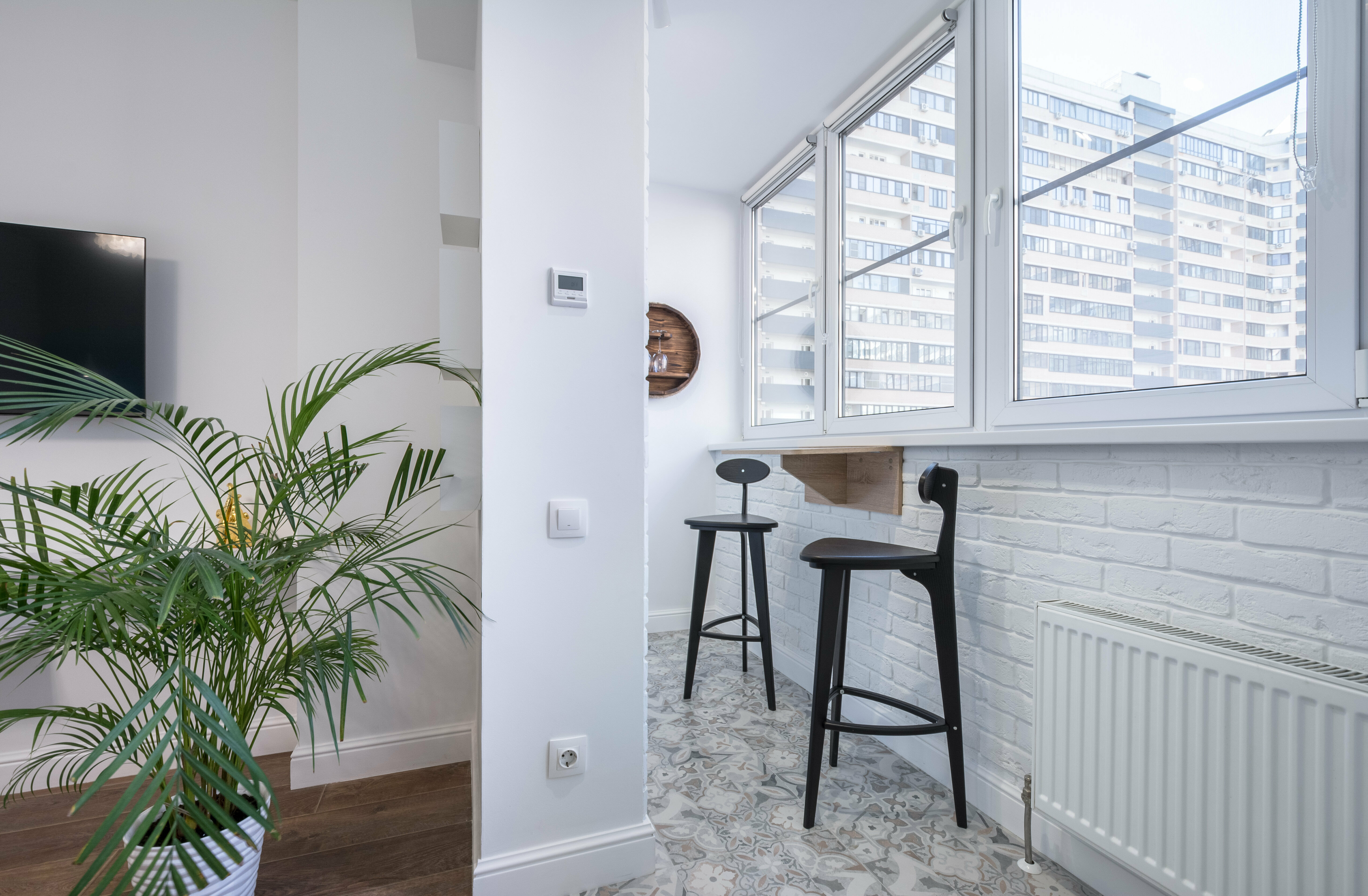 Люкс со спальней и кухней-гостиной, с видом на две стороны (на город и на внутренний дворик)