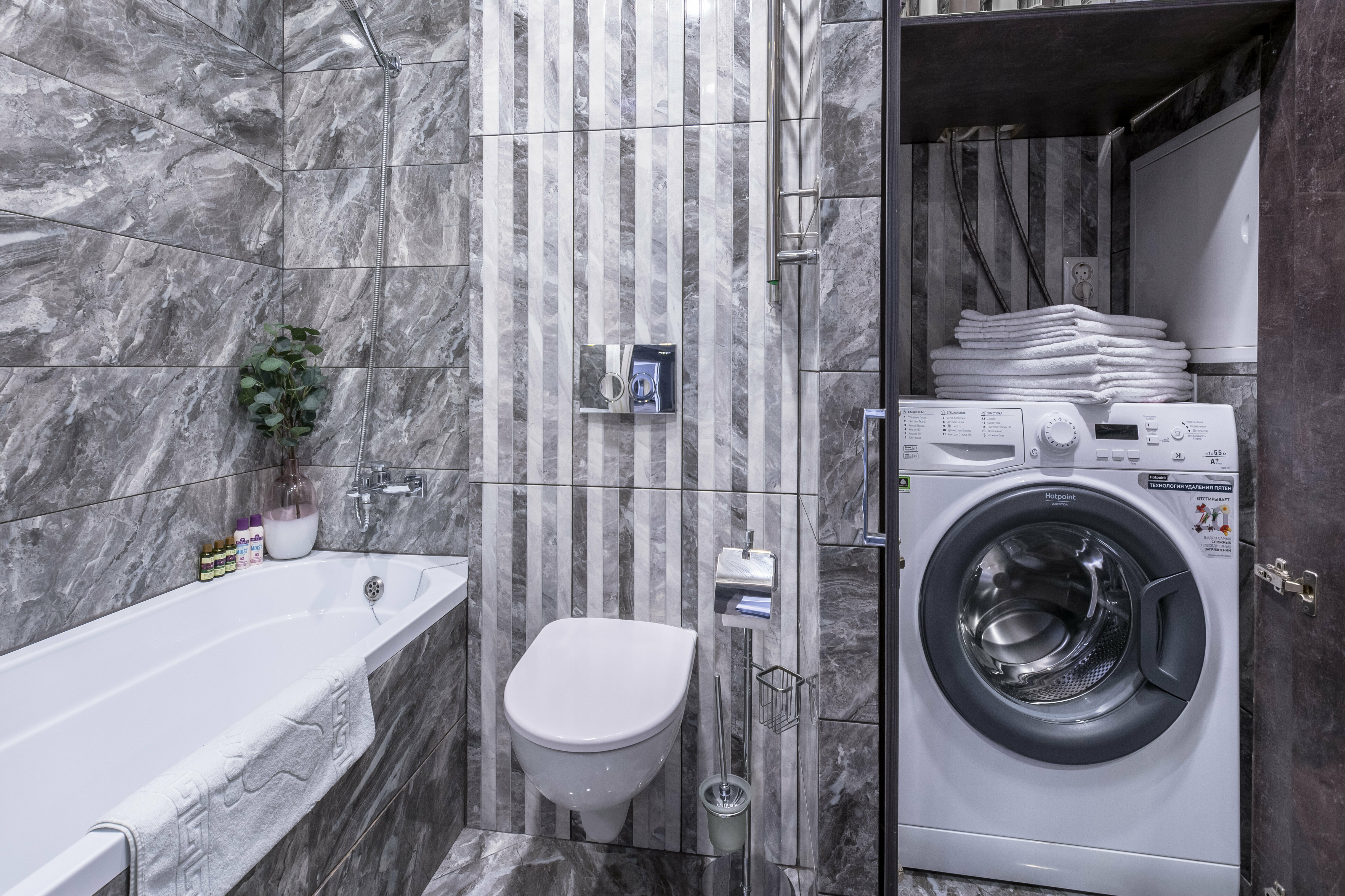 Апартаменты (спальня + гостиная + кухня-столовая + гардеробная, вид на  город) с большой станцией "Алиса" и кофемашиной.