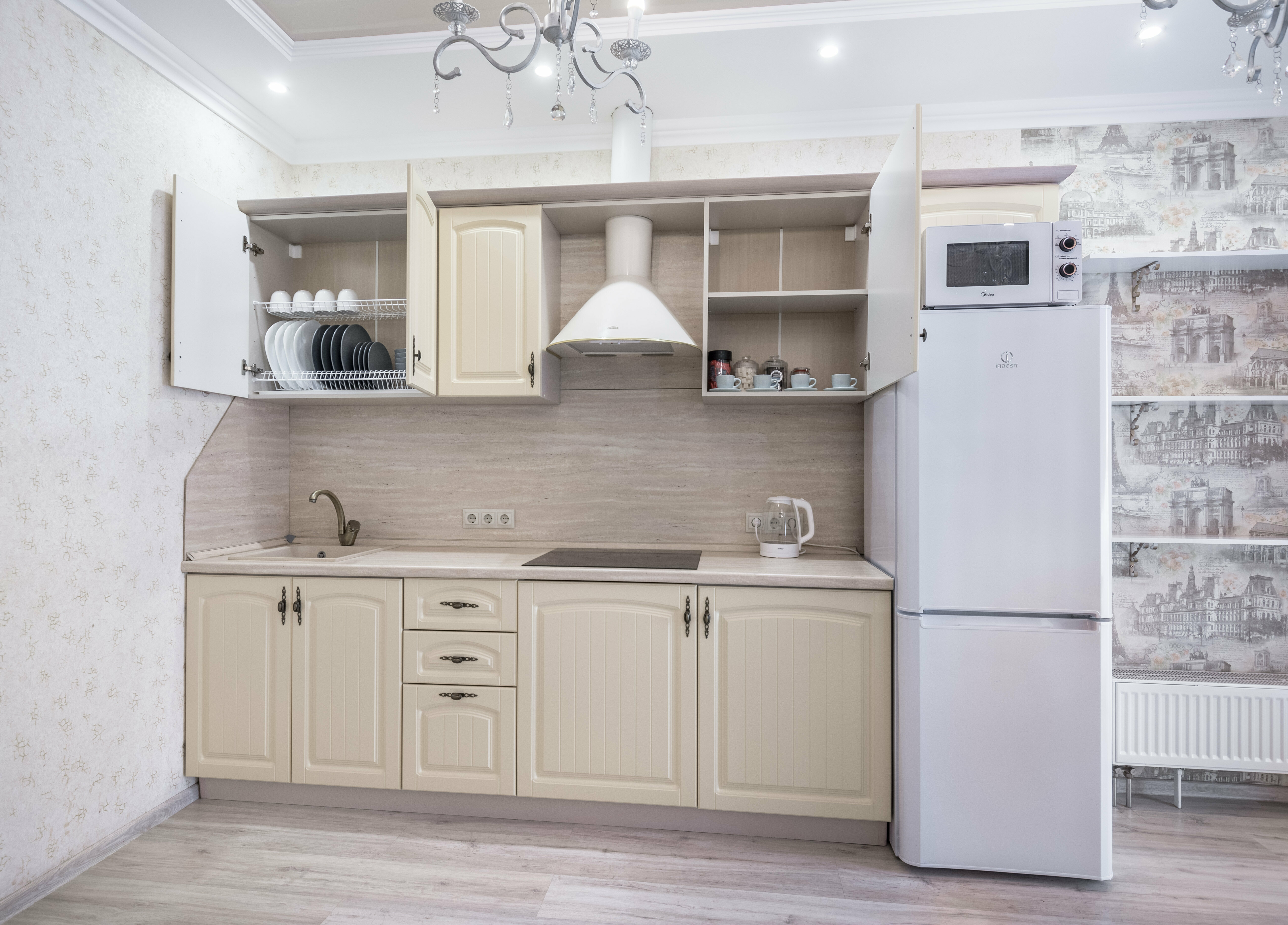 Апартаменты бизнес-класса с двумя кроватями и балконом (вид на внутренний дворик). 17-й этаж!