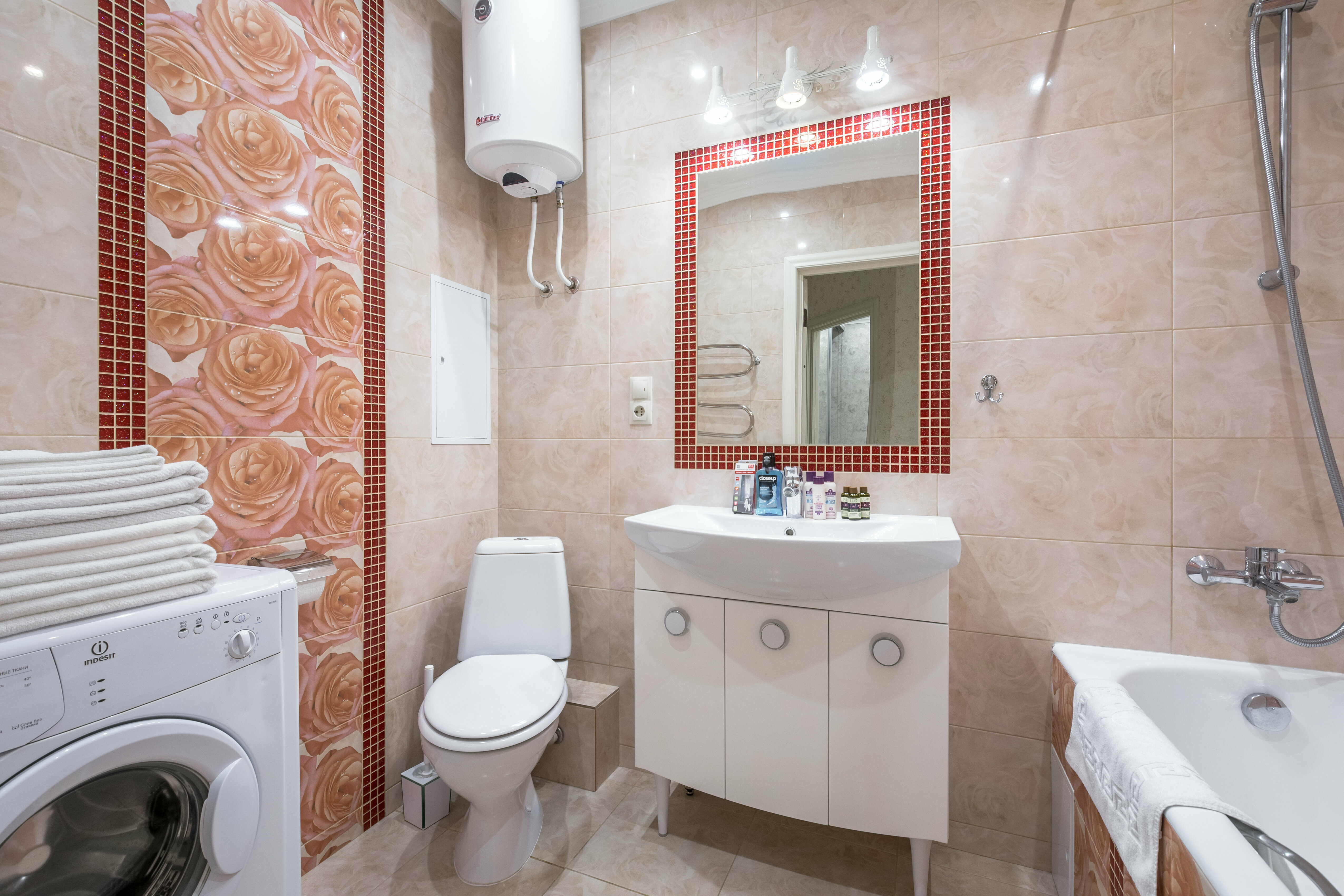 Апартаменты бизнес-класса с двумя кроватями и балконом (вид на внутренний дворик). 17-й этаж!