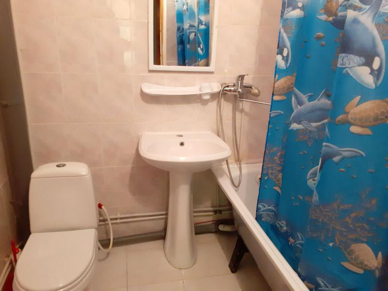 Трехместный номер с собственной ванной комнатой