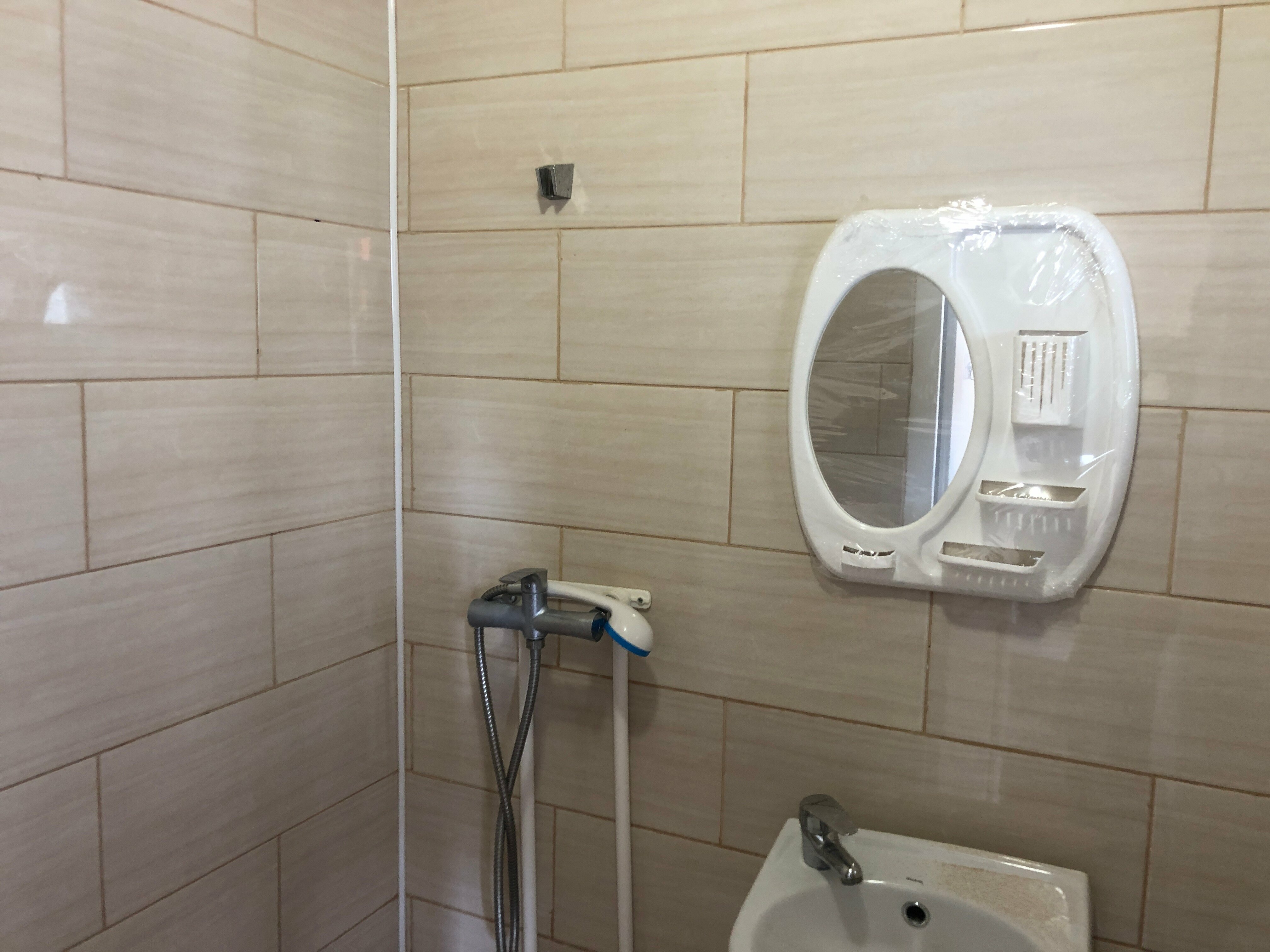 Трехместный номер «Комфорт» с душем