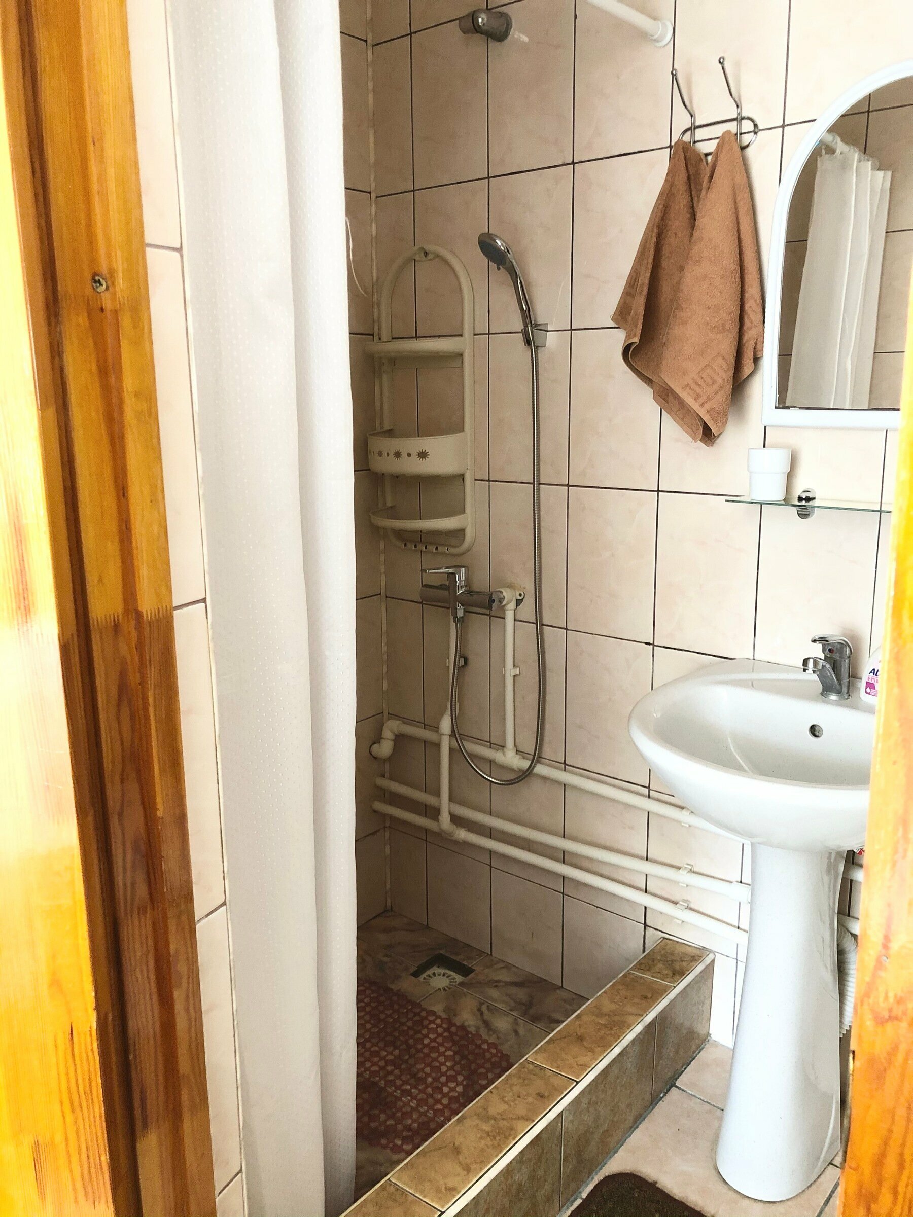 Трехместный номер с собственной ванной комнатой