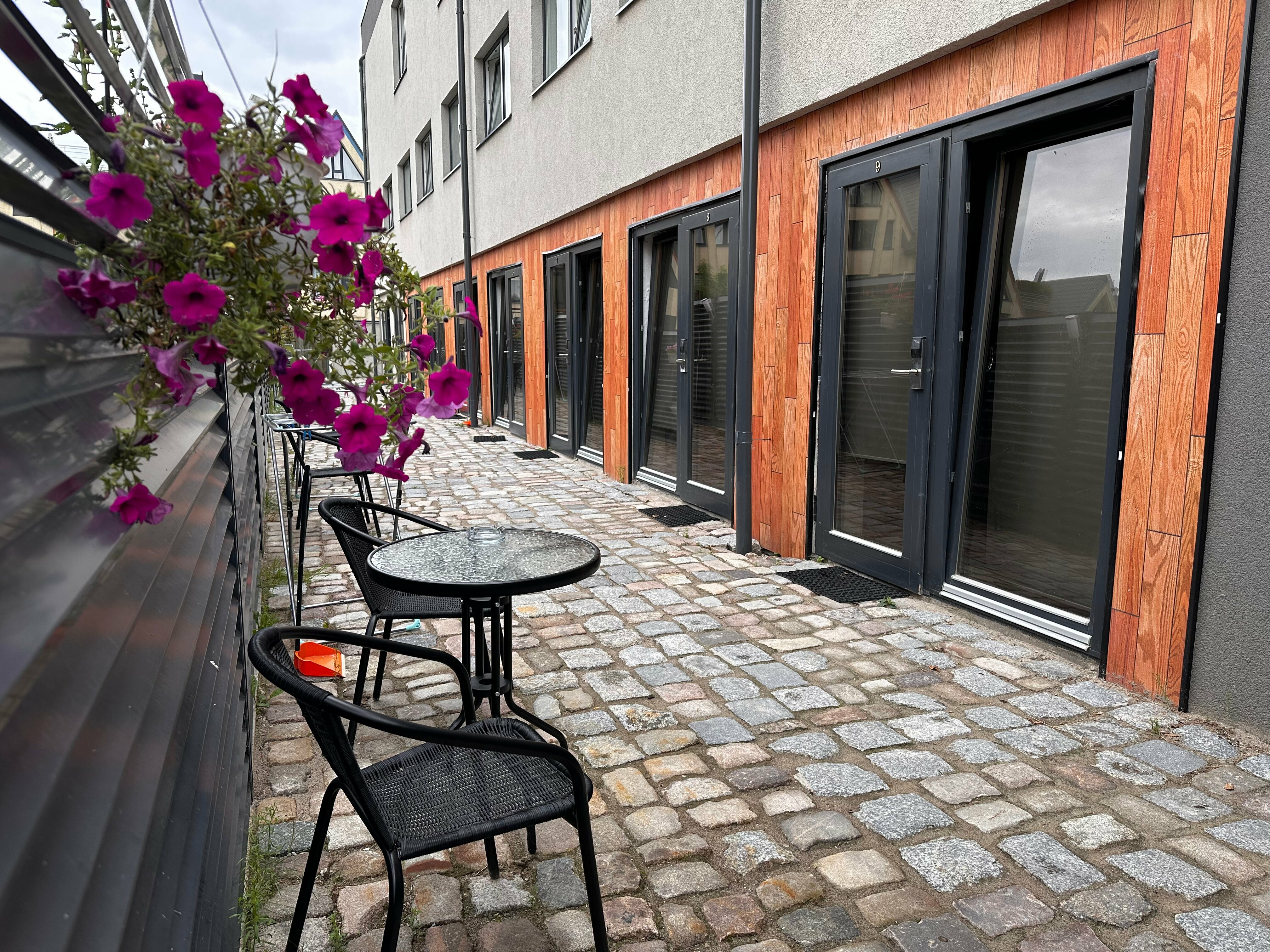 Мини-студия с отдельным выходом во двор