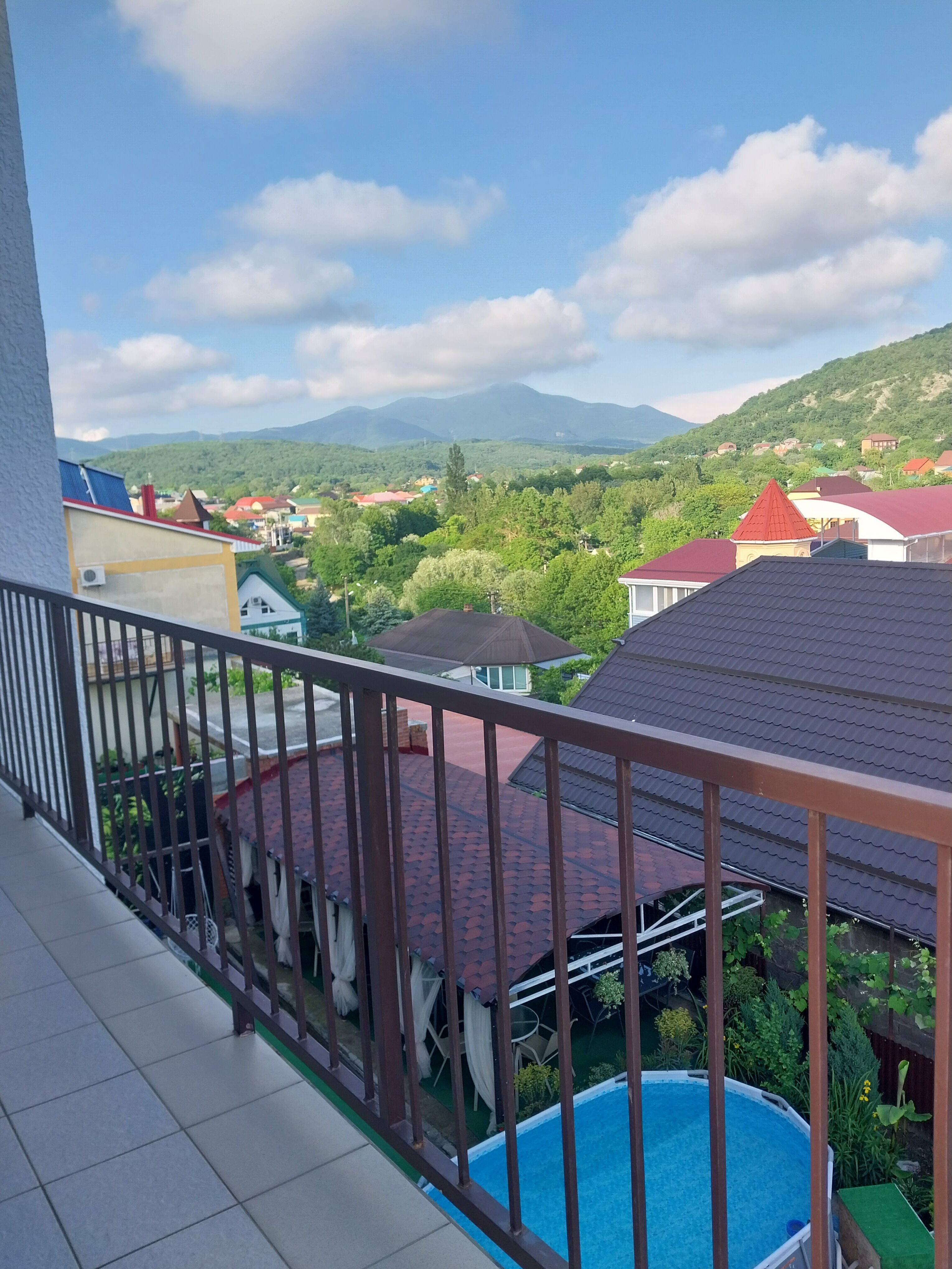 СЕМЕЙНАЯ КОМНАТА С БАЛКОНОМ