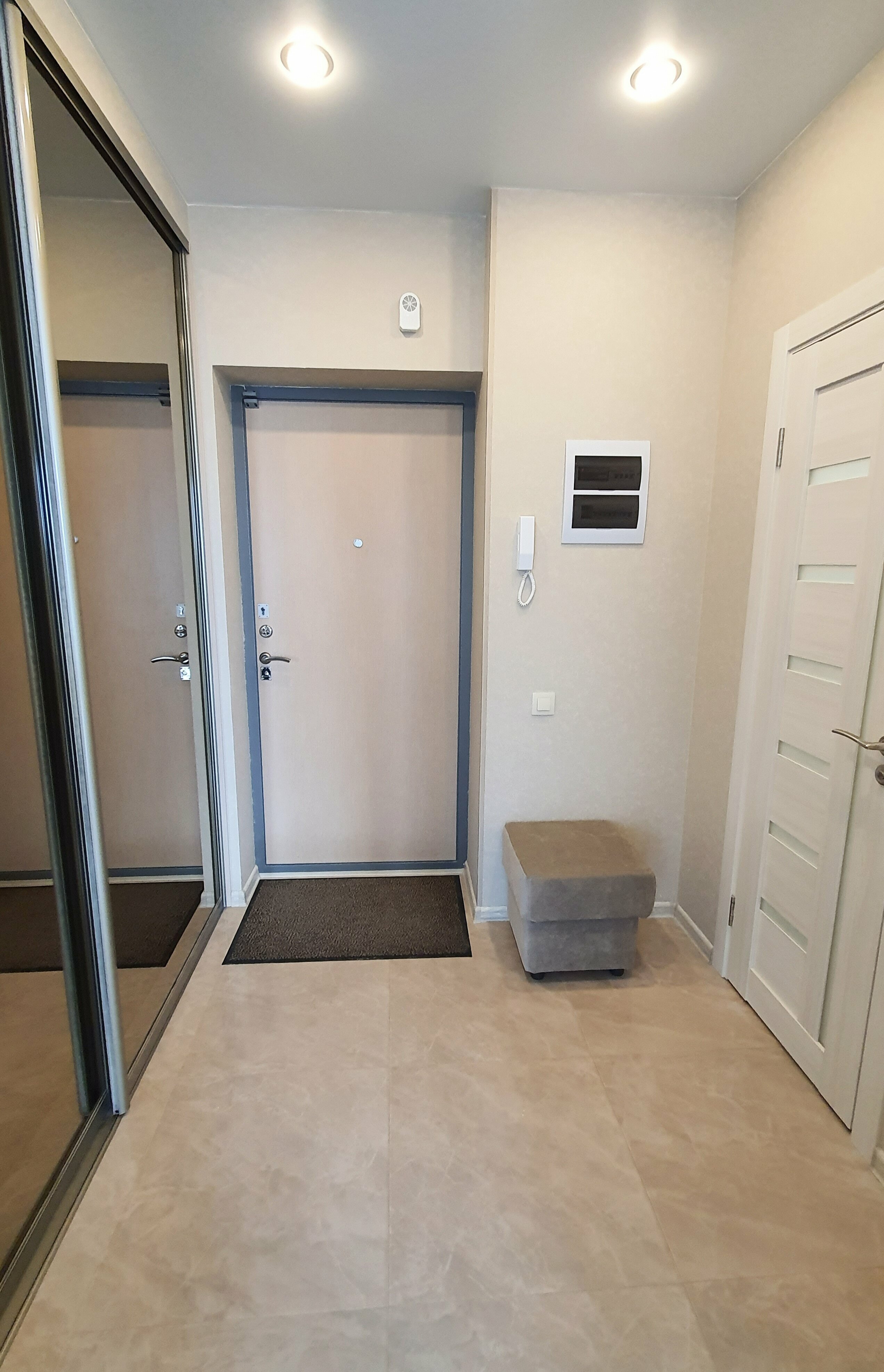 Апартаменты с видом на набережную и Казанский Кремль (двухспальная кровать + двухспальный диван)