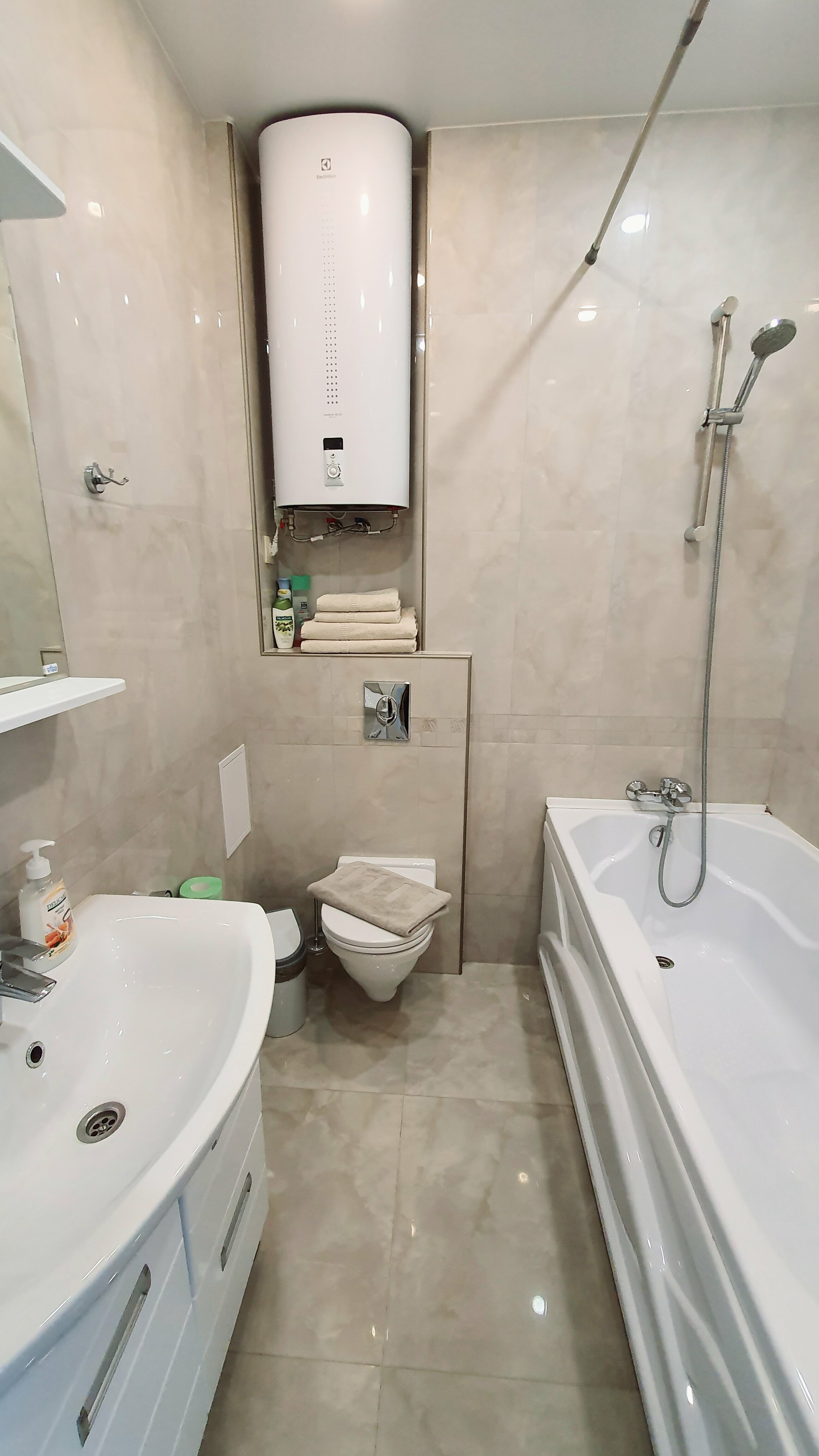 Апартаменты с видом на набережную и Казанский Кремль (двухспальная кровать + двухспальный диван)