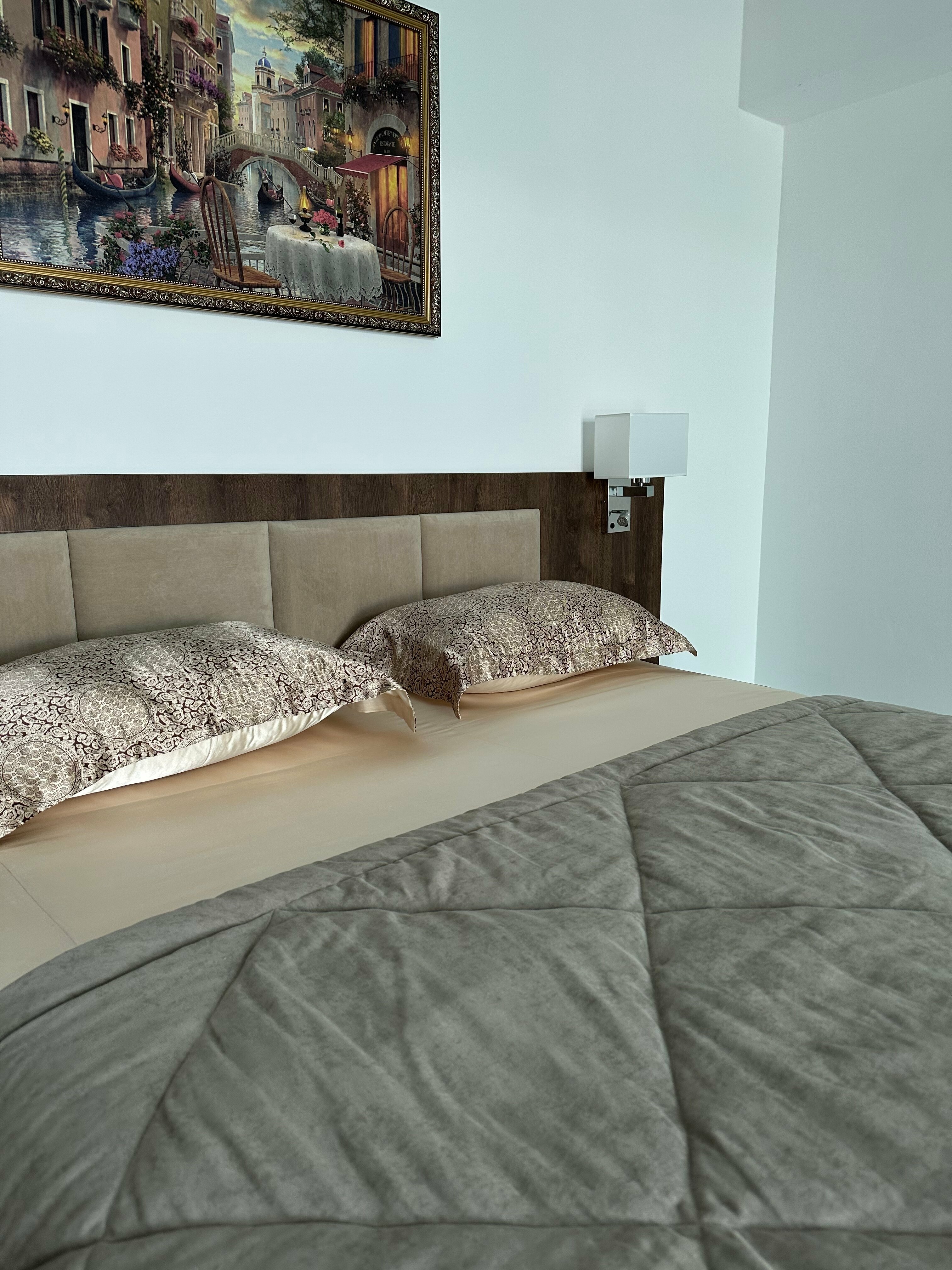 Улучшенный номер с кроватью размера «king-size»