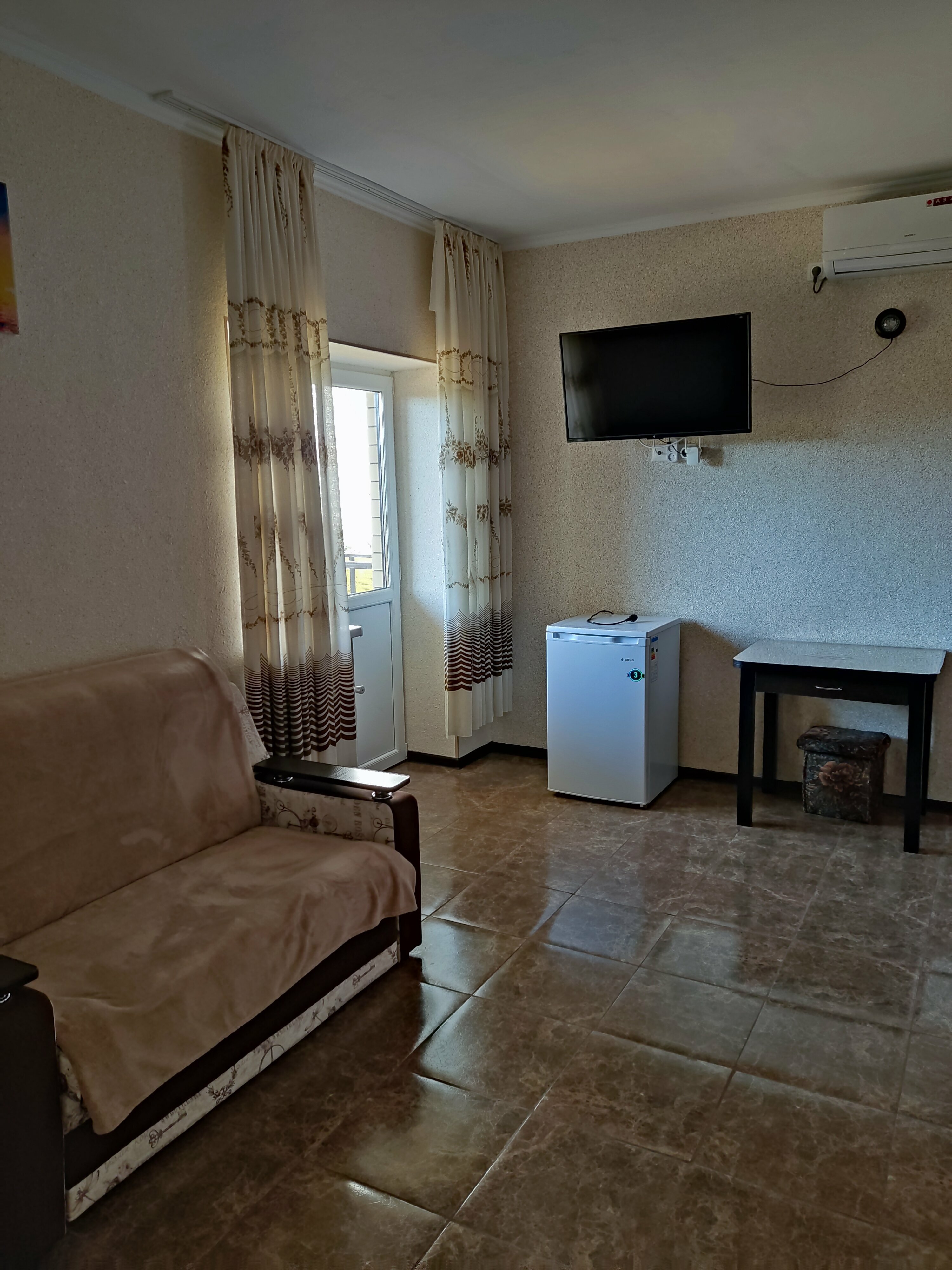 Трехместный номер «Комфорт» с душем