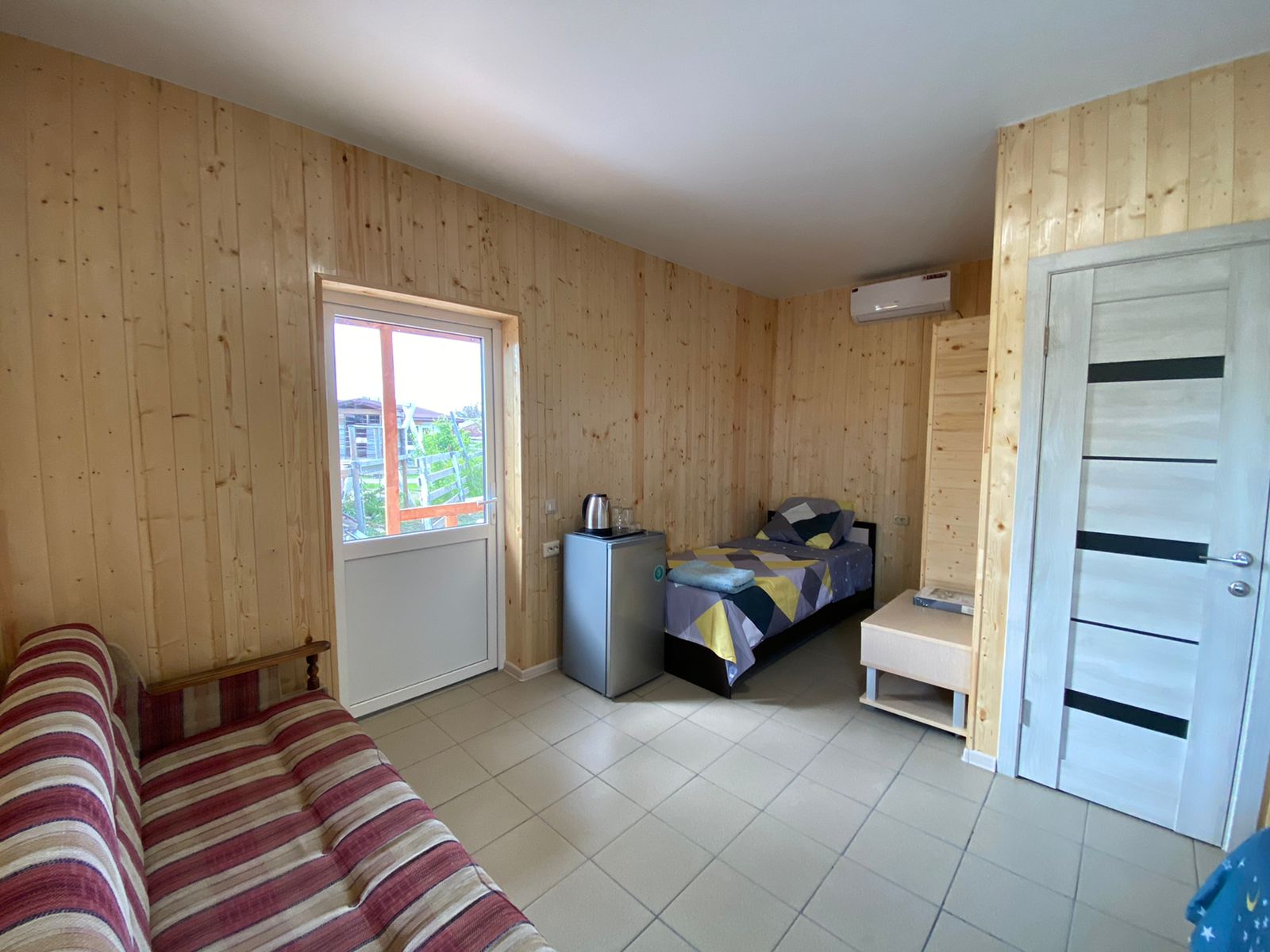 Четырехместный номер с ванной комнатой