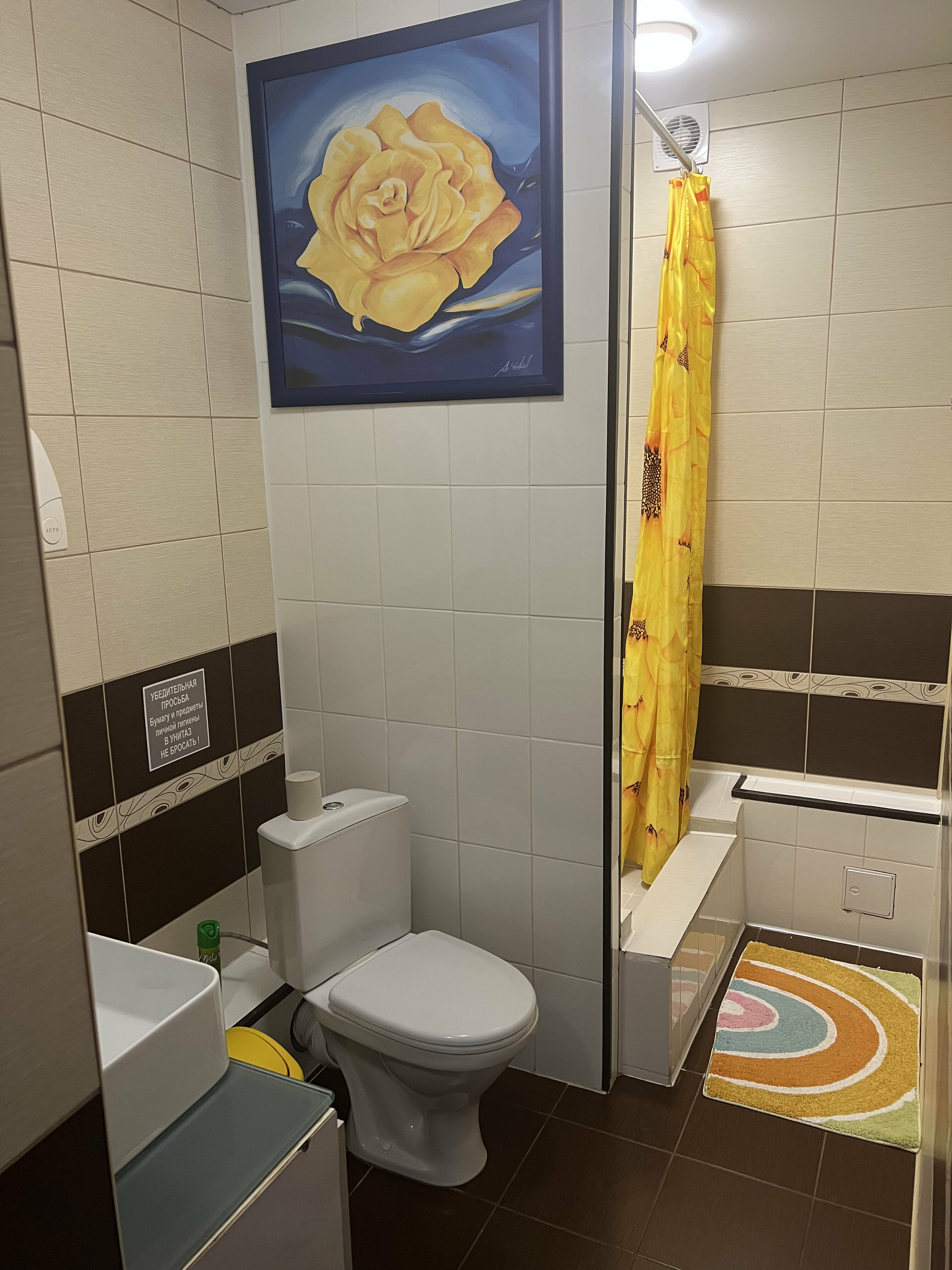 Двухместный номер с 2 отдельными кроватями и общей ванной комнатой