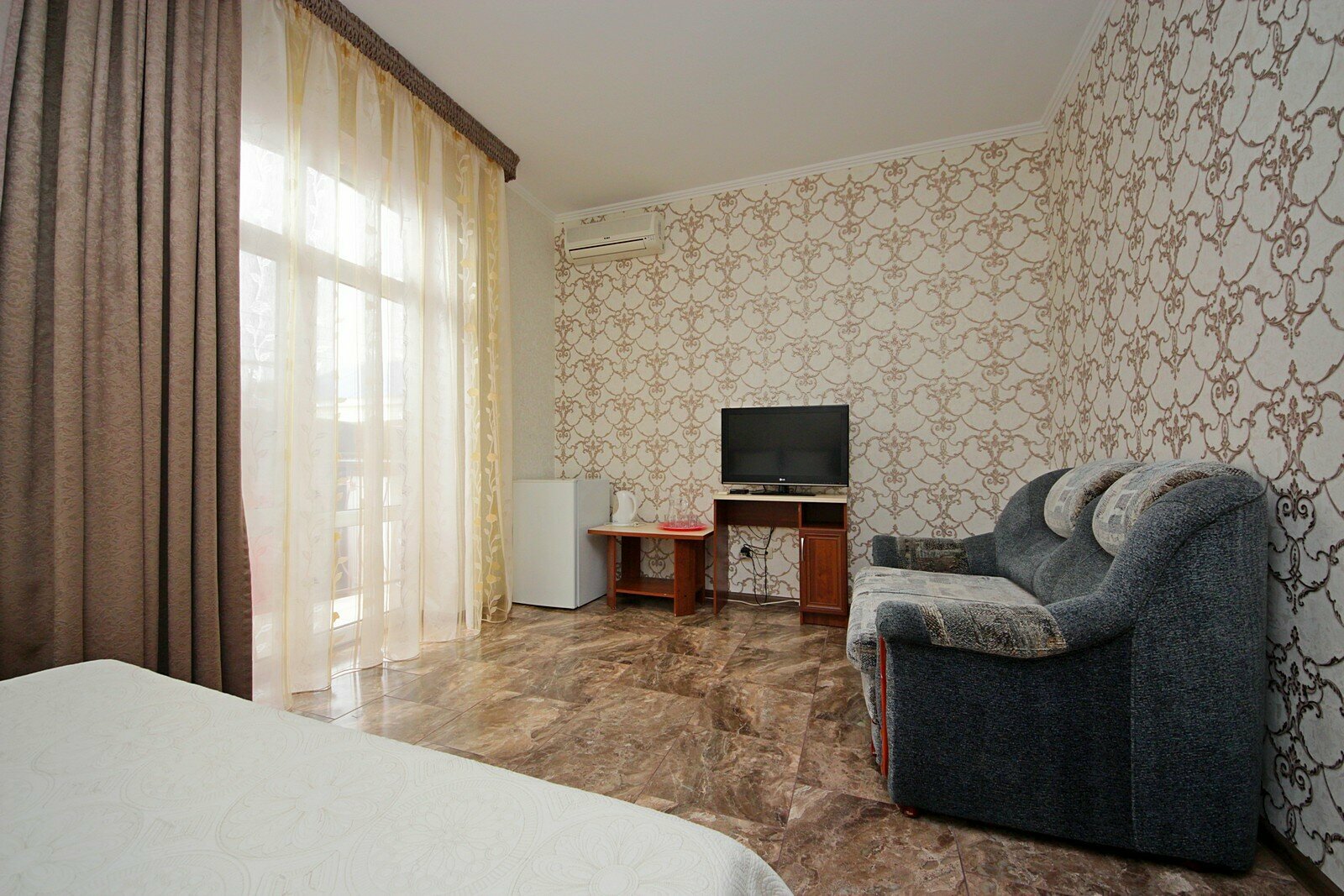 Люкс с видом на бассейн