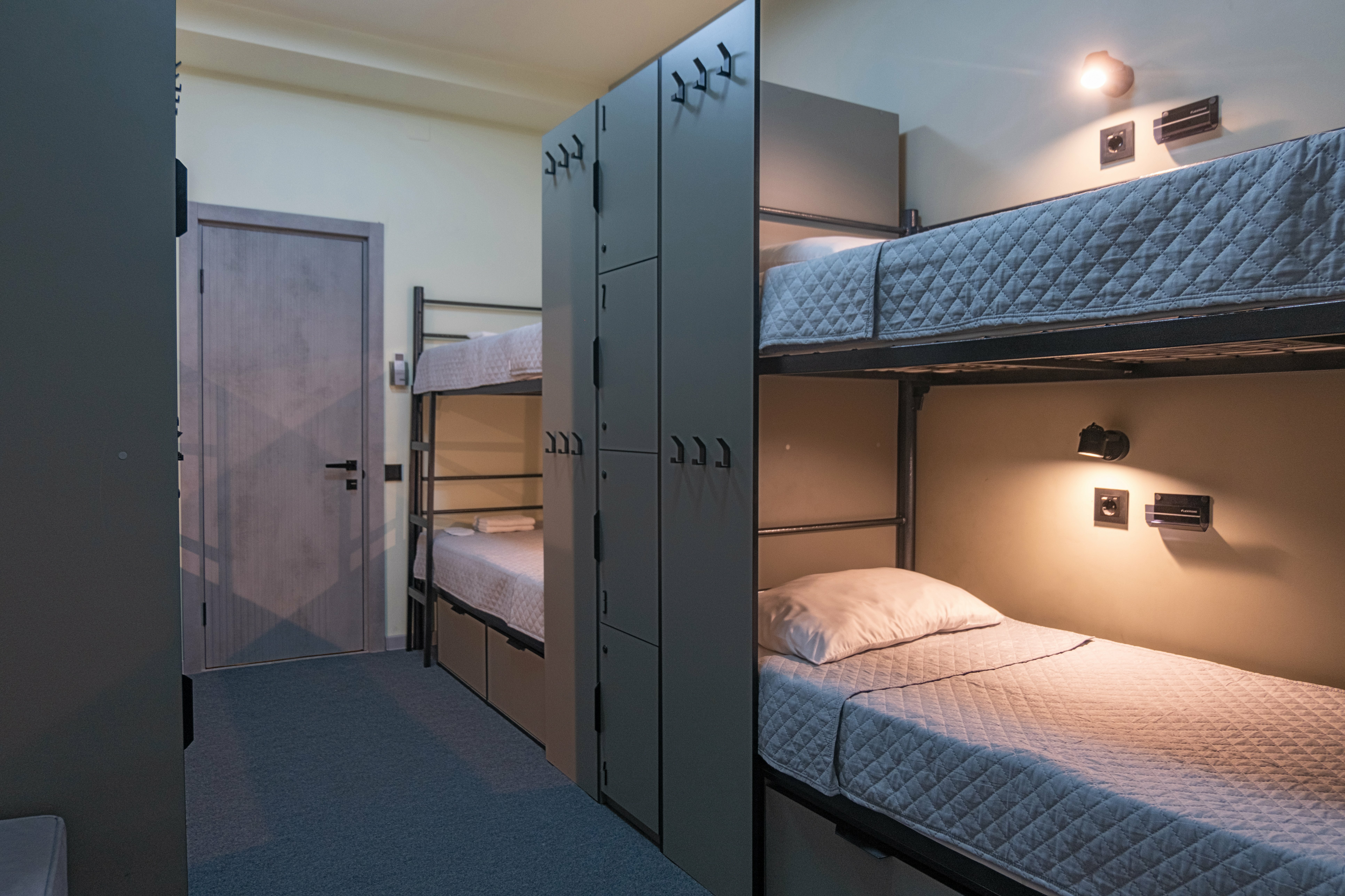 Кровать в общем 6-местном номере