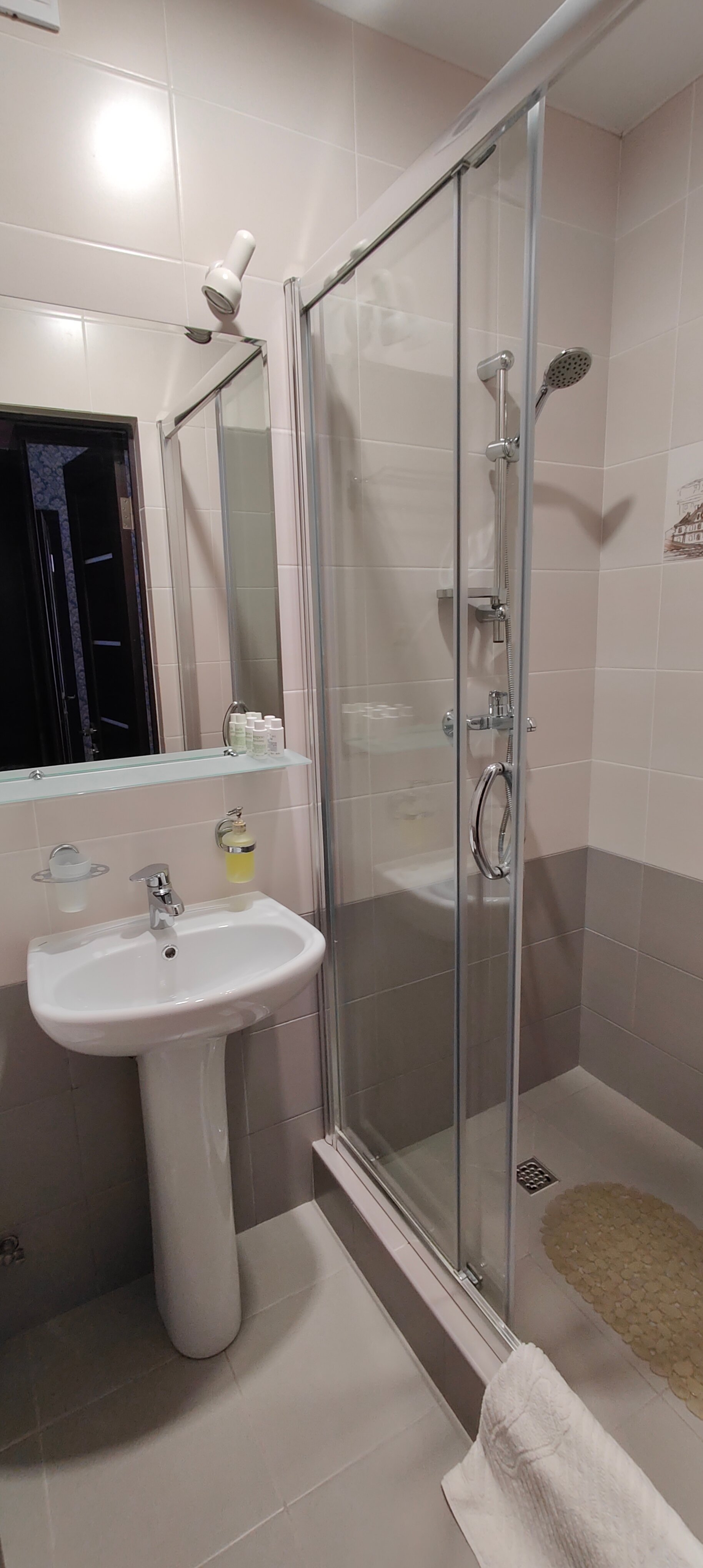 Трехместный номер с балконом