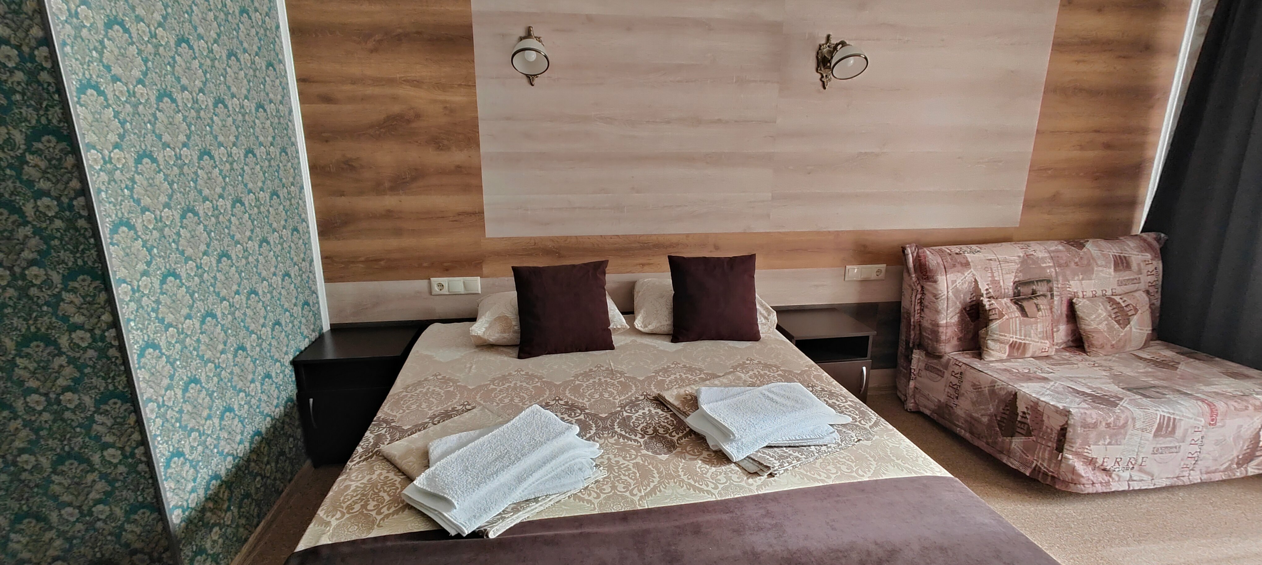 Трехместный номер с балконом