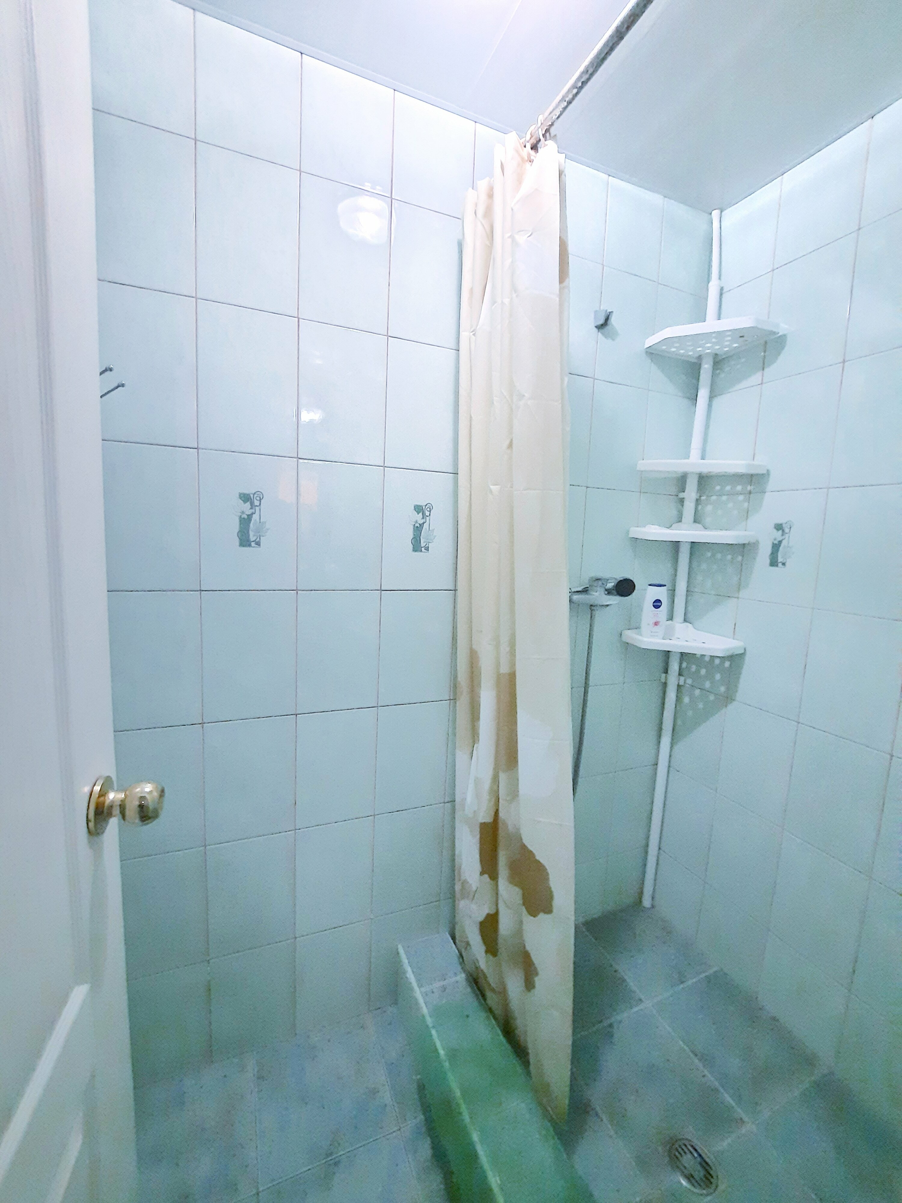 Трехместный номер с общей ванной комнатой