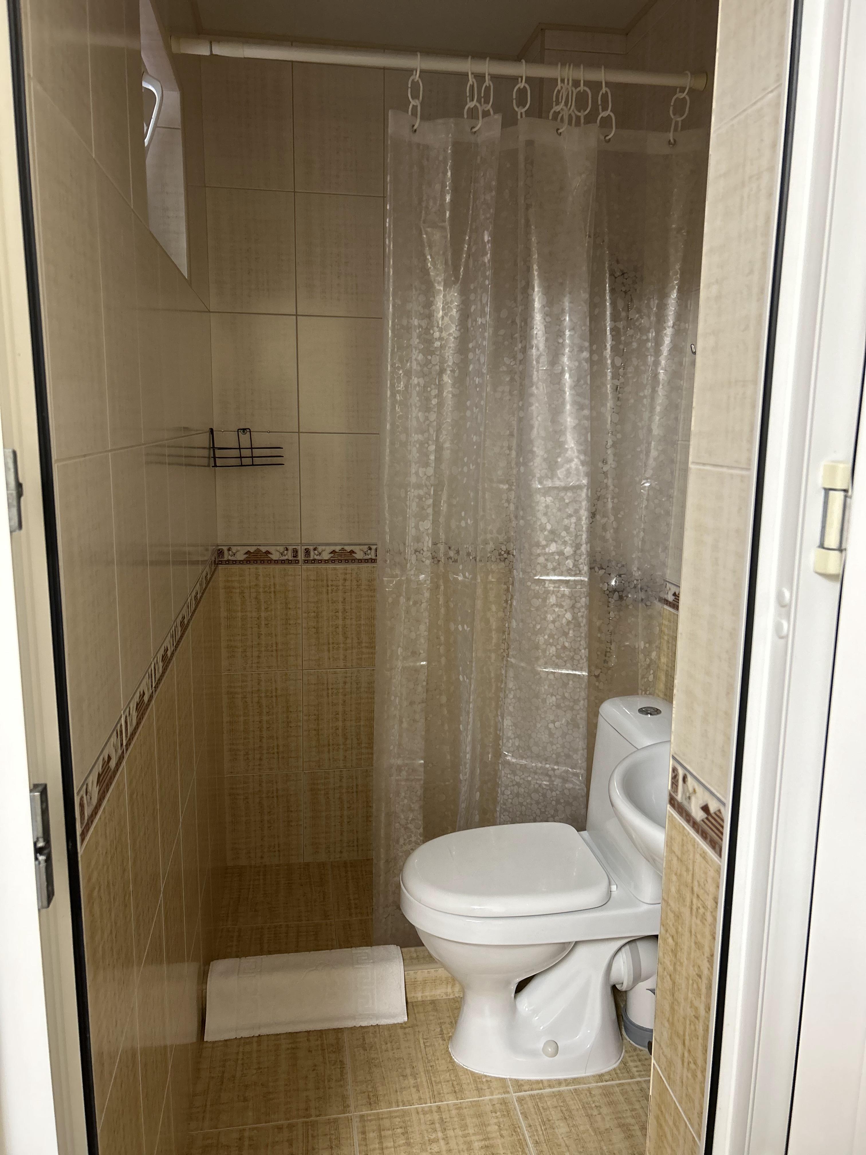 Двухместный номер с 2 отдельными кроватями и душем