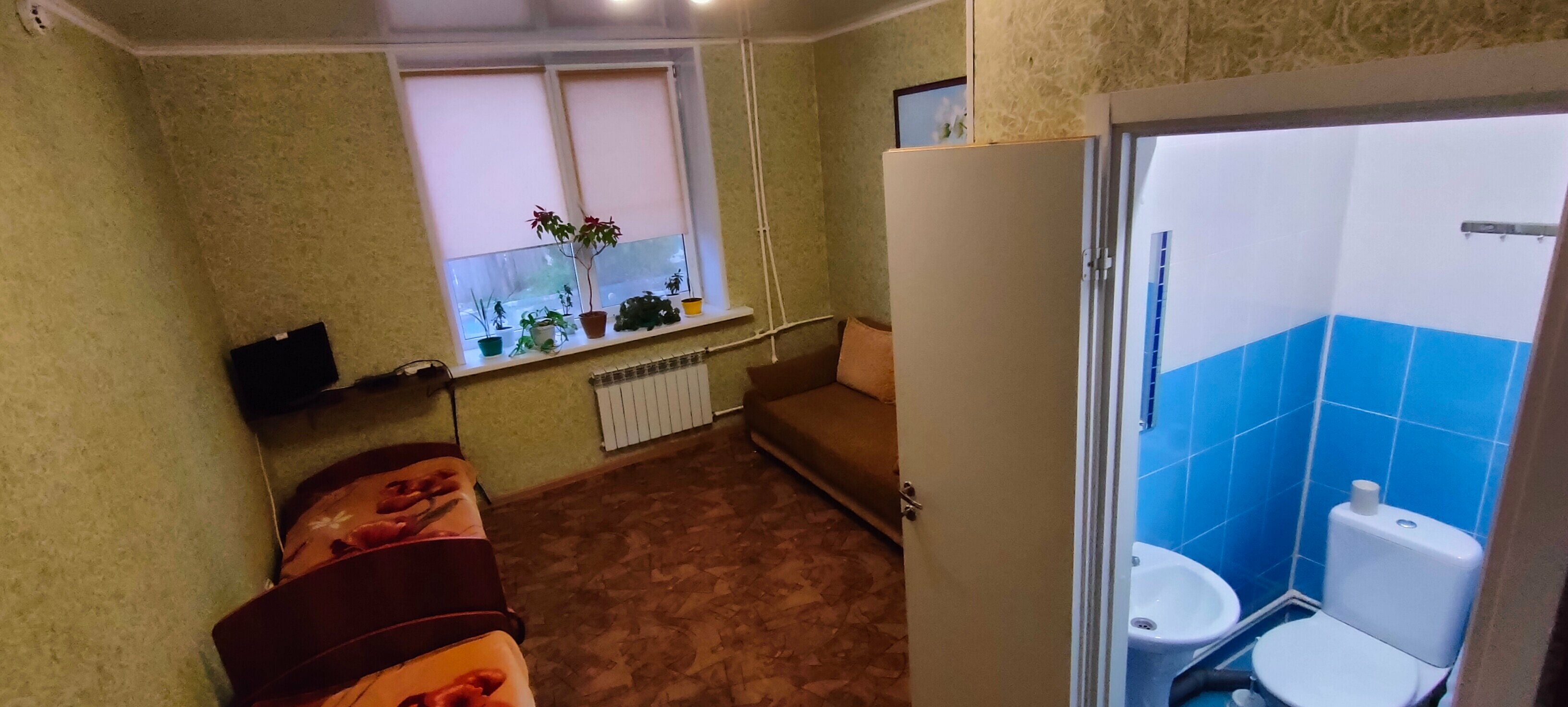 Трехместный номер «Комфорт» с душем