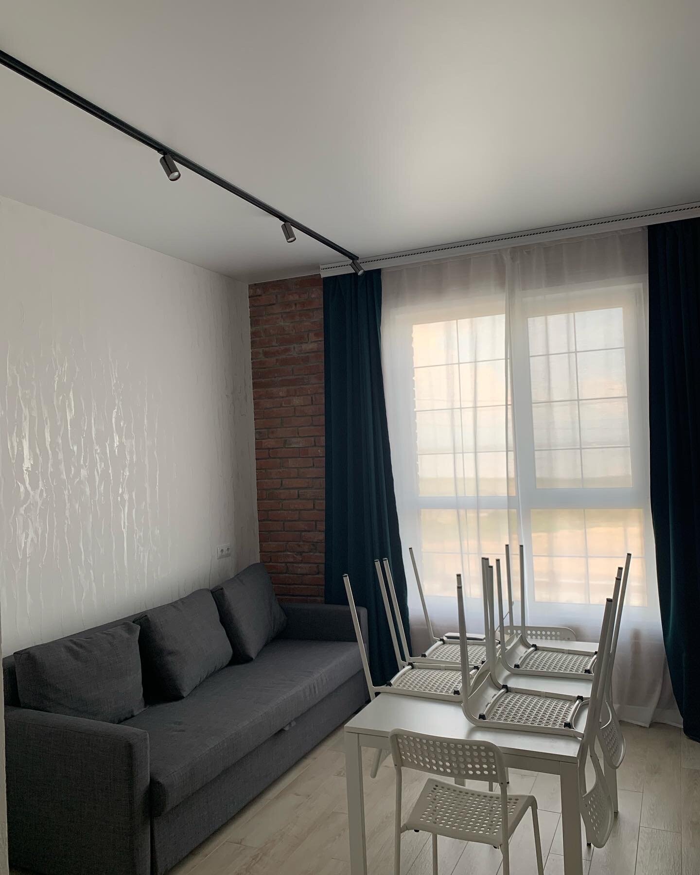 Двухместный номер с двуспальной кроватью и дополнительной кроватью