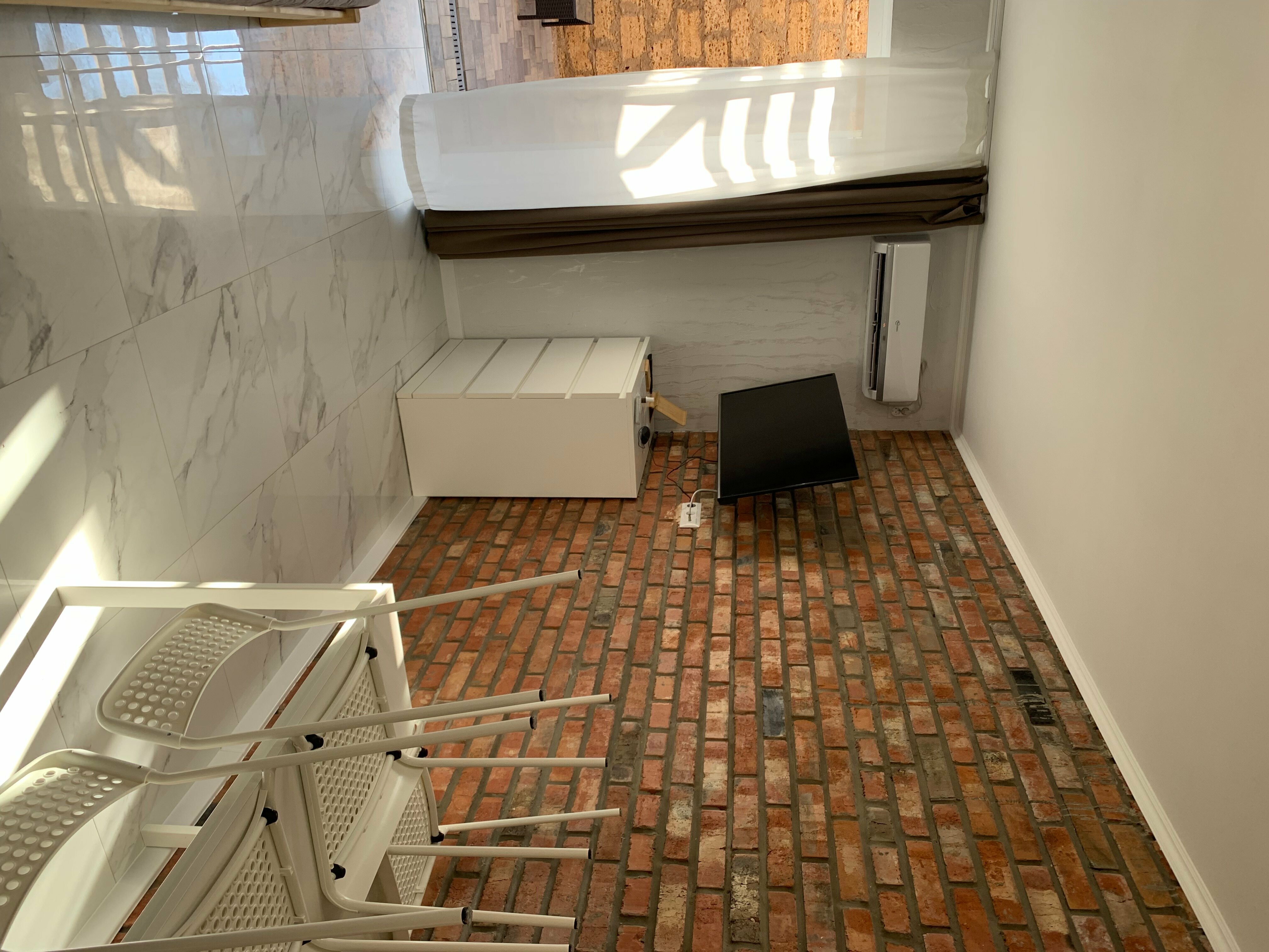 Двухместный номер с двуспальной кроватью и дополнительной кроватью