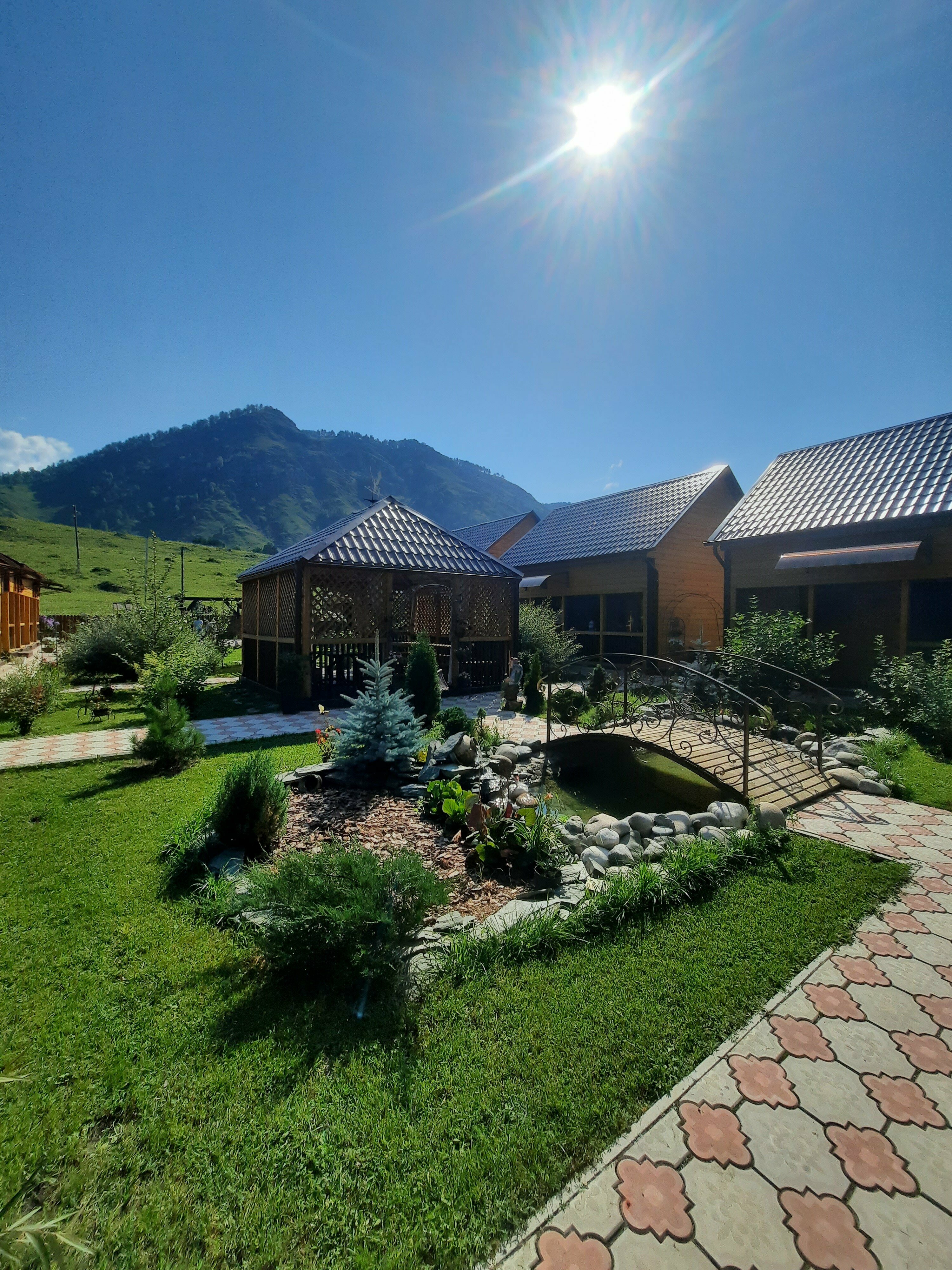 Четырехместный номер с видом на горы