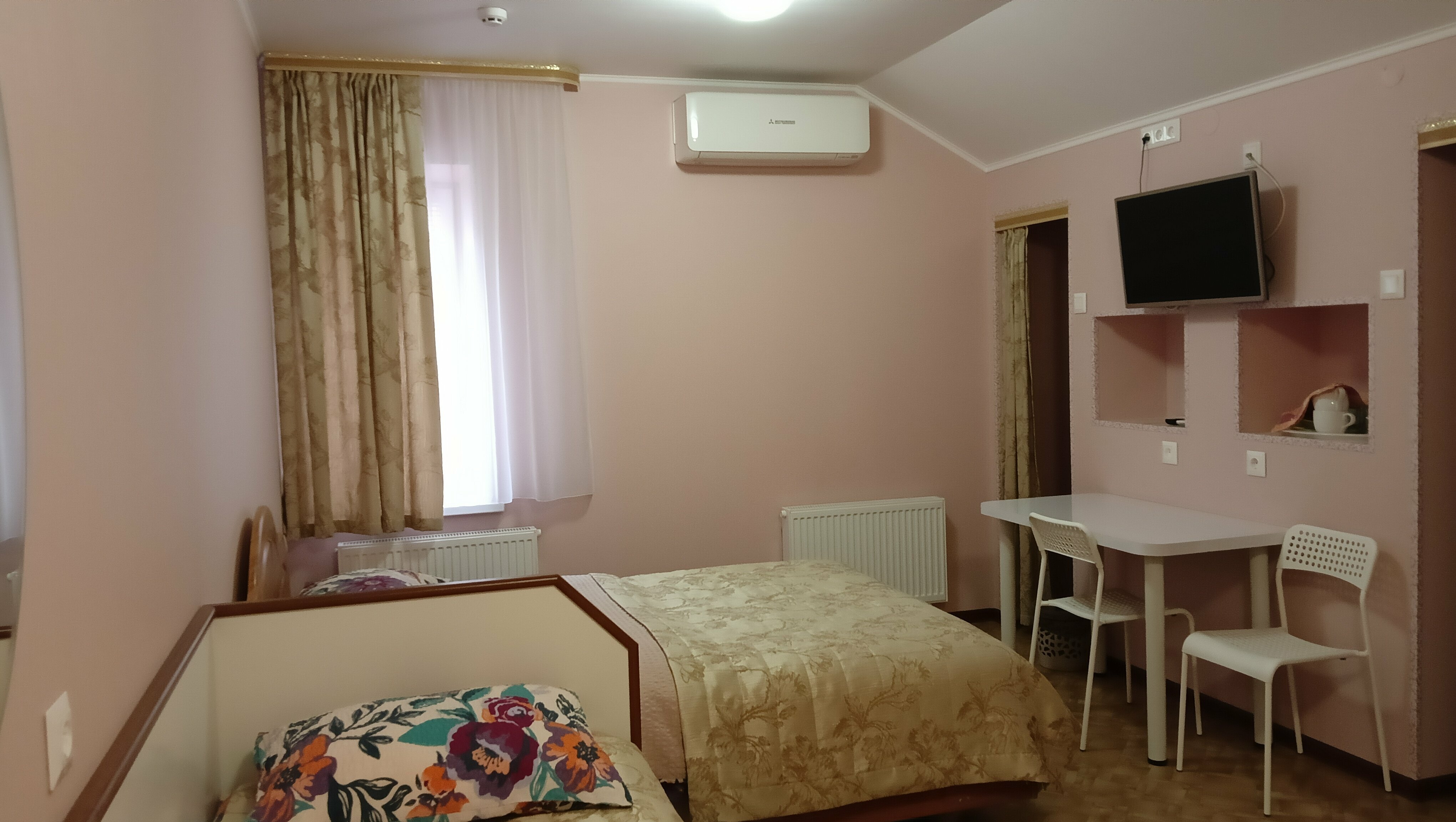 Трехместный номер «Комфорт» с душем