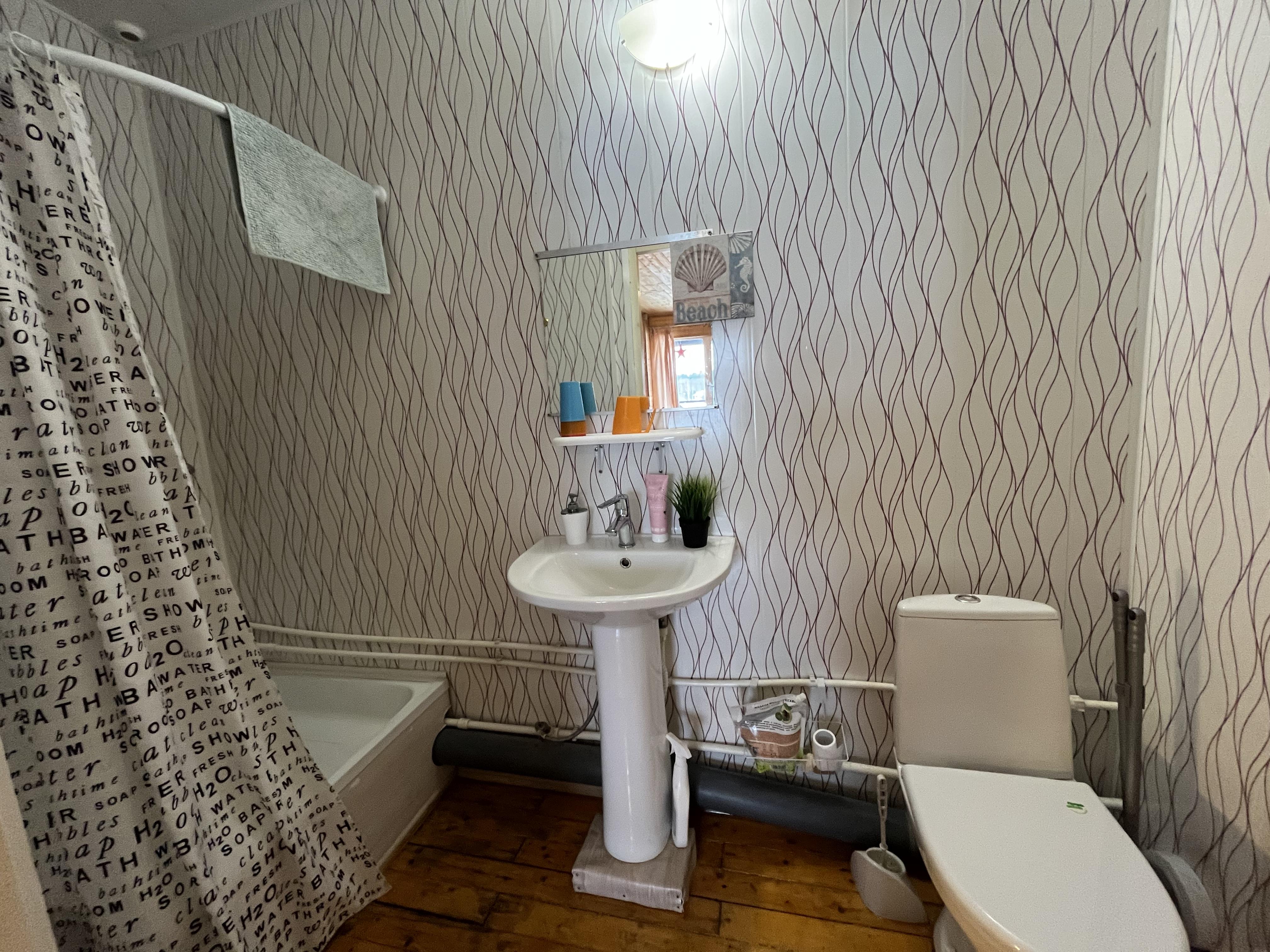 Семейный номер с видом на озеро