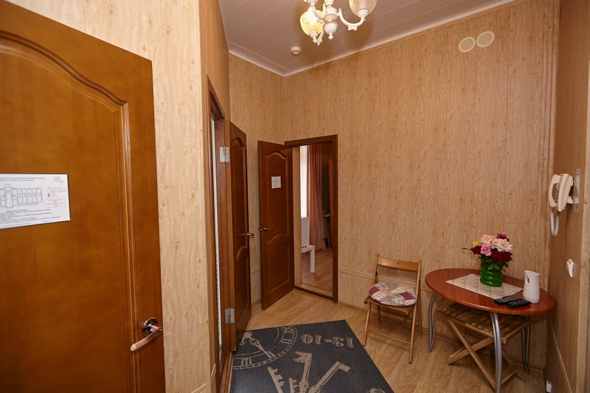 Семейный номер с общей ванной комнатой