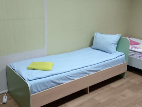 Односпальная кровать в общем номере в Fedorov