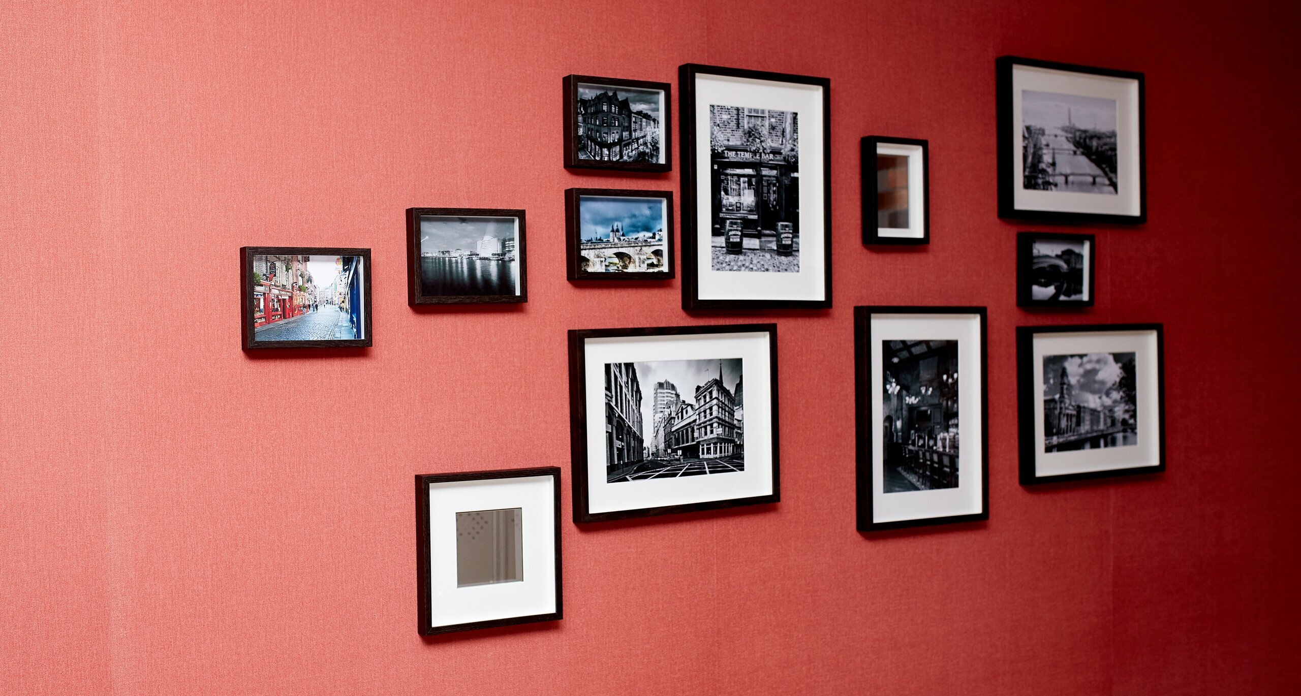 Кровать в общем 6-местном номере для мужчин и женщин