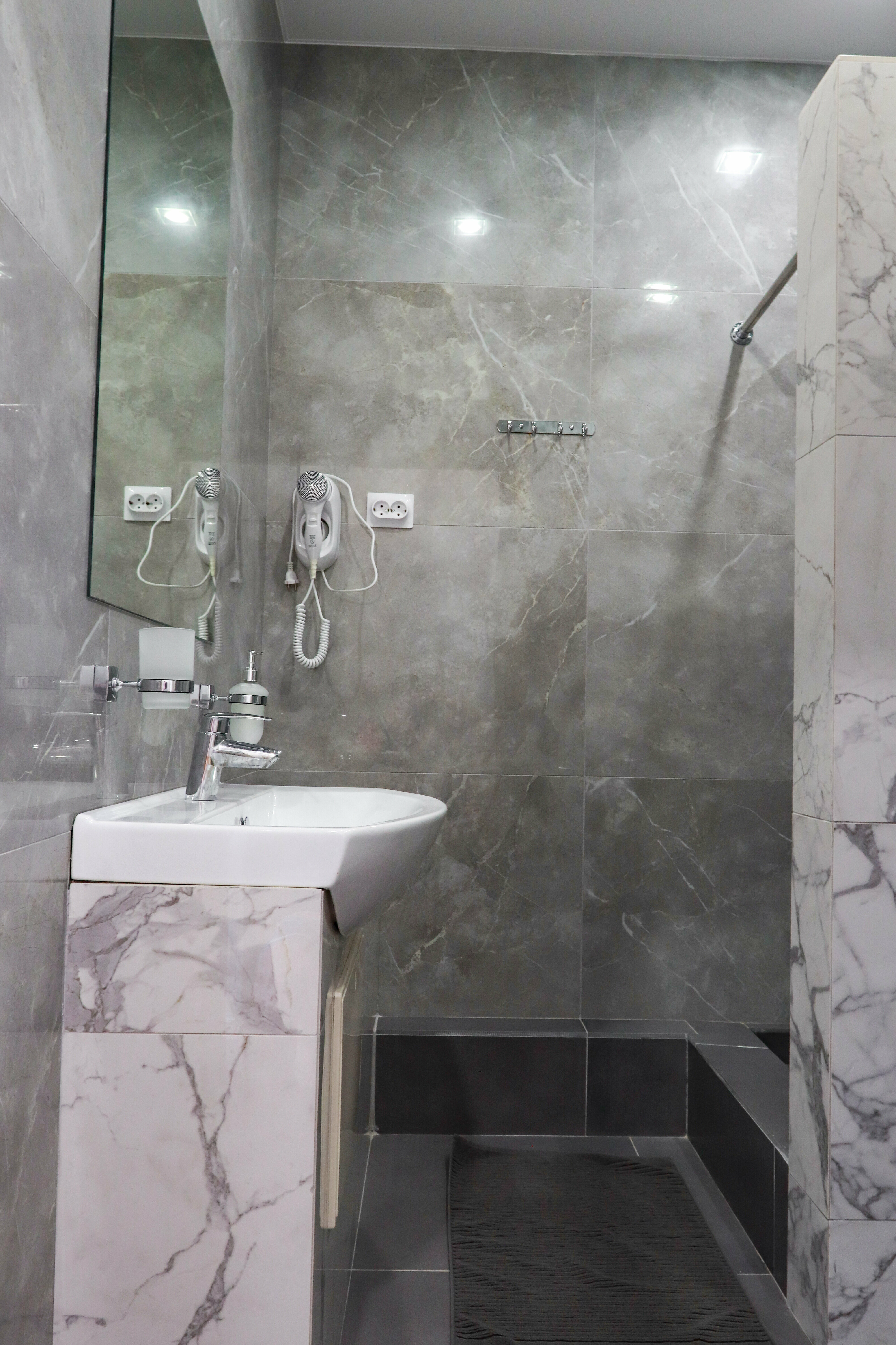 Трехместный номер с видом на горы