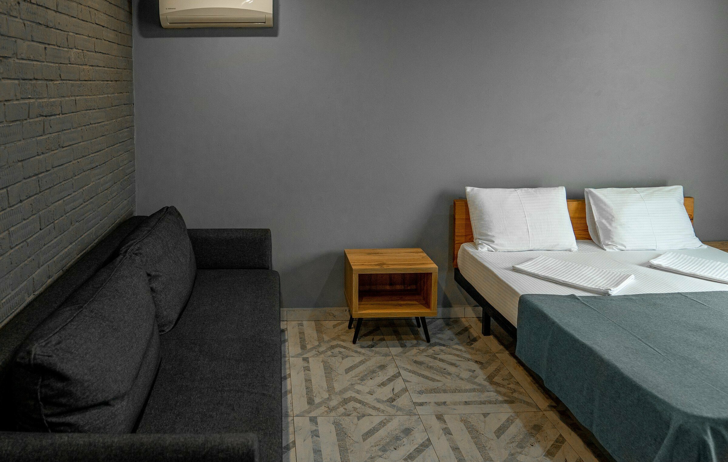 Двухкомнатный с балконом