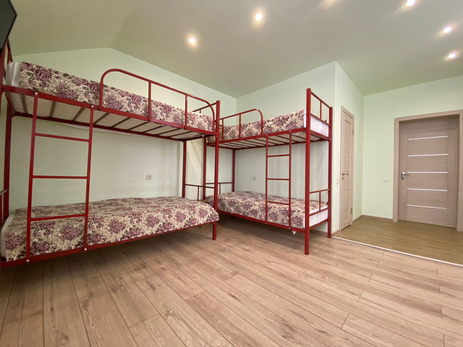 Общий 6-местный номер для мужчин и женщин