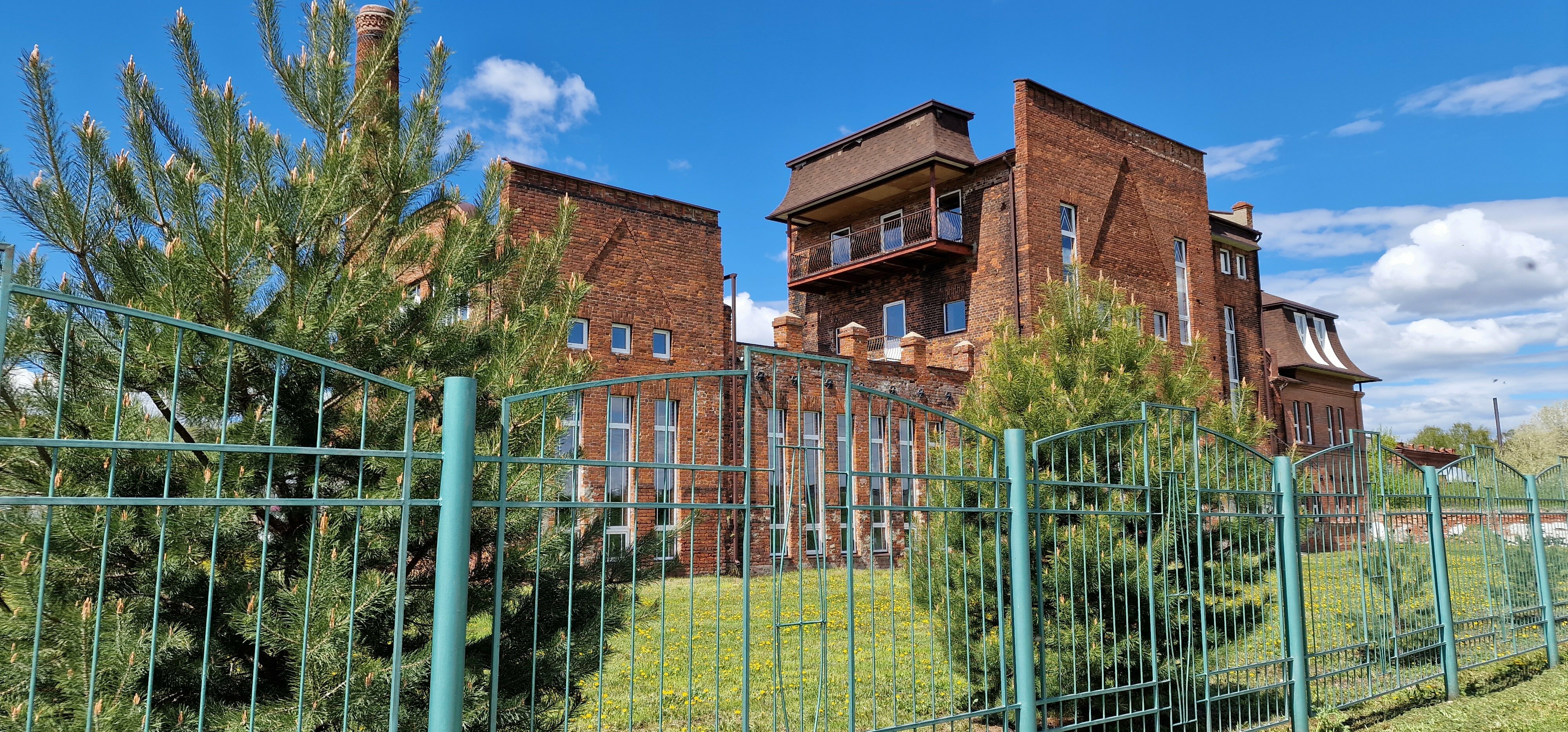 Стандартный номер с 2 односпальными кроватями и диваном