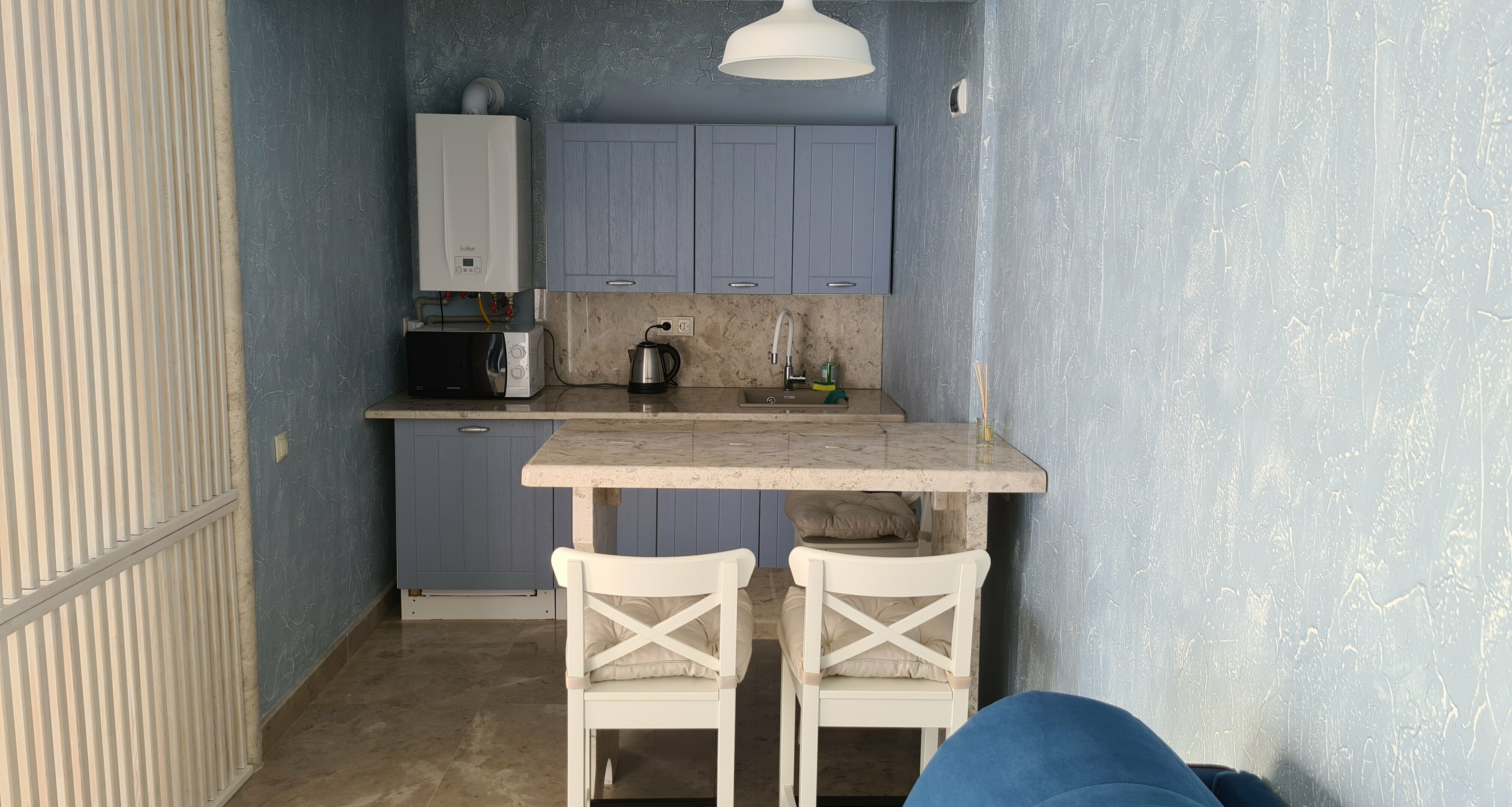 Трехместный номер с видом на горы