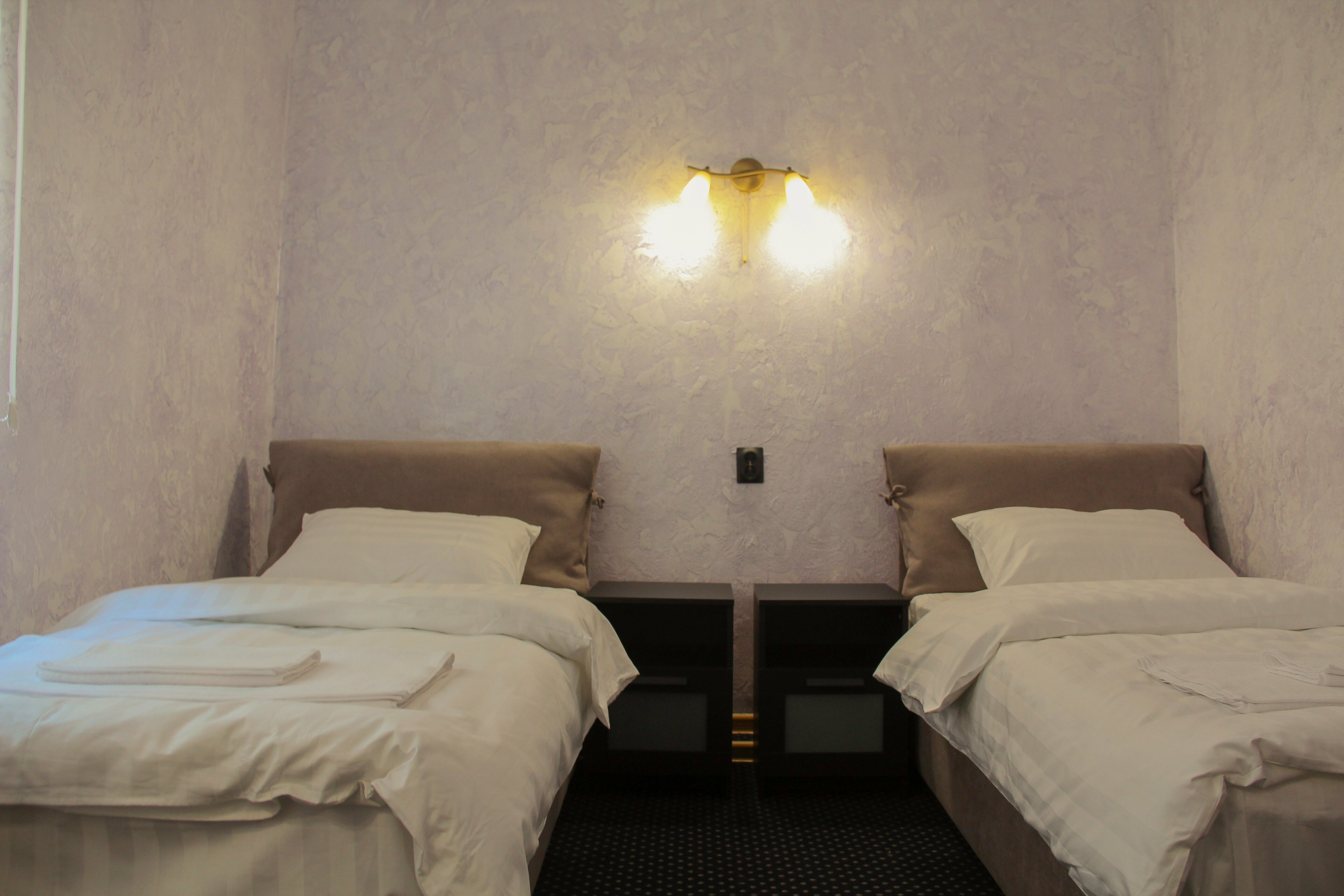 Трехместный номер с общей ванной комнатой