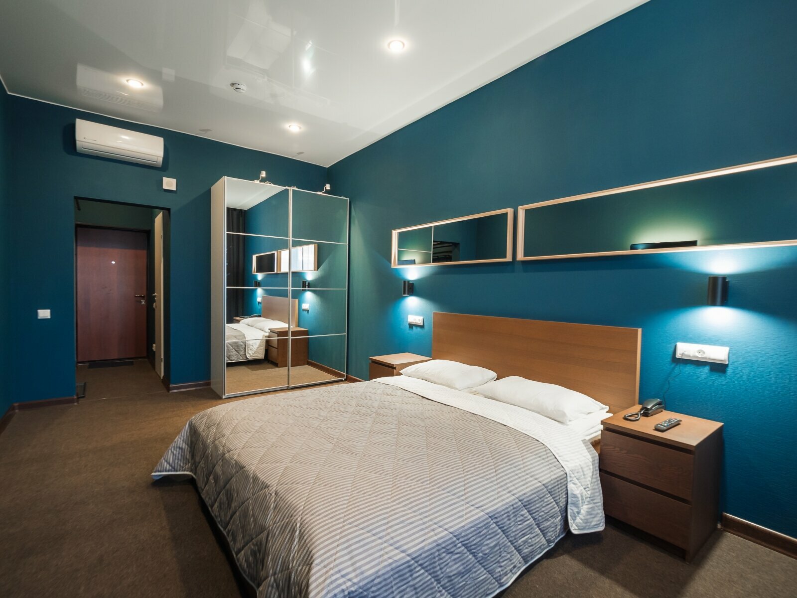 Двухместный номер Комфорт с 1 большой двуспальной кроватью