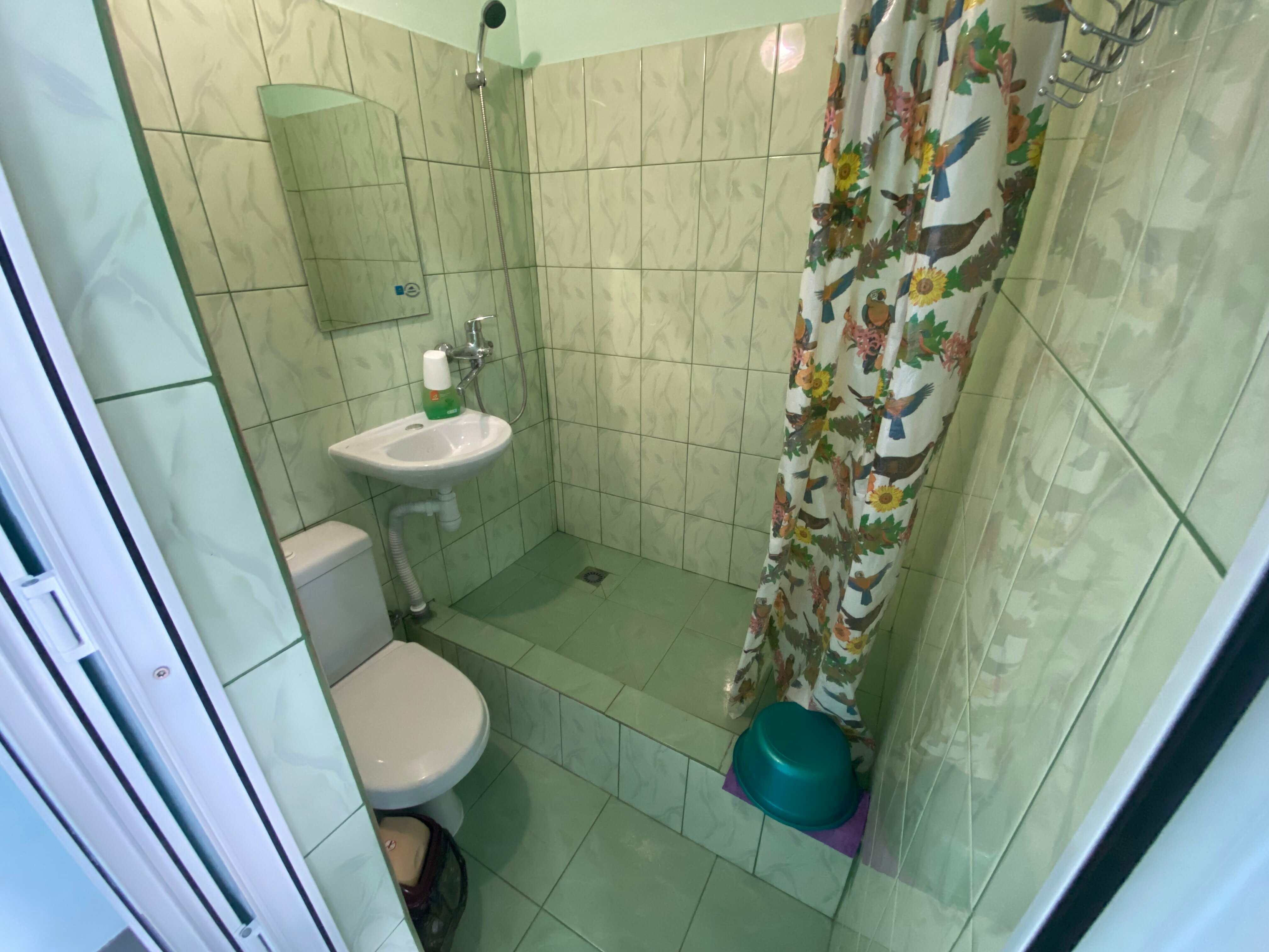 Cемейный номер с собственной ванной комнатой