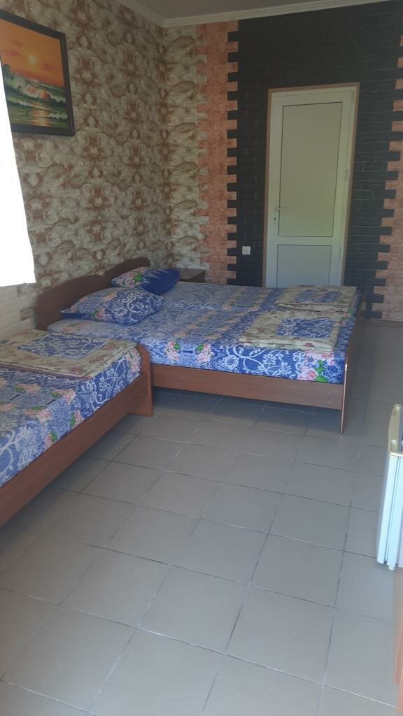 Трехместный номер с видом на горы