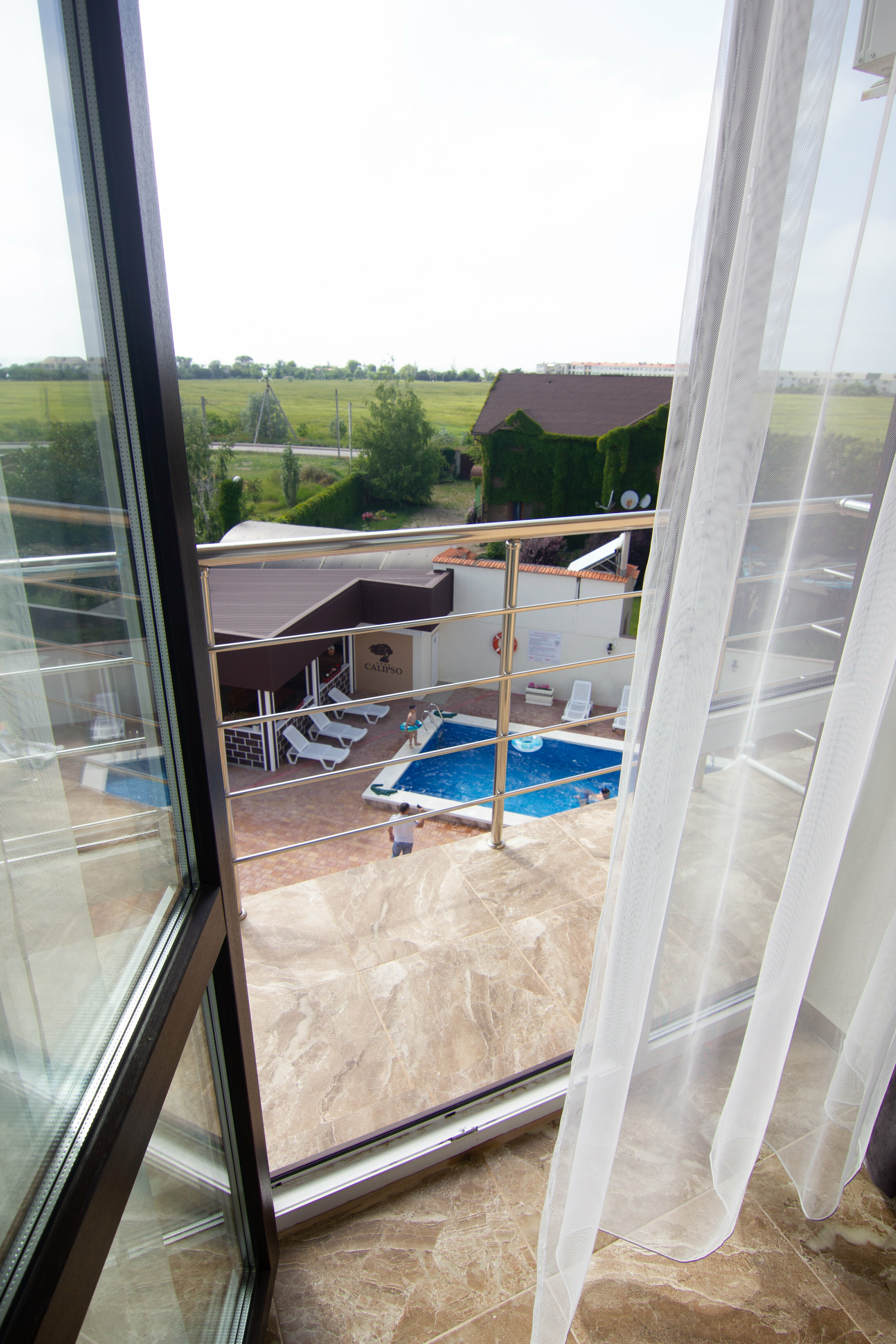 Трехместный номер с балконом