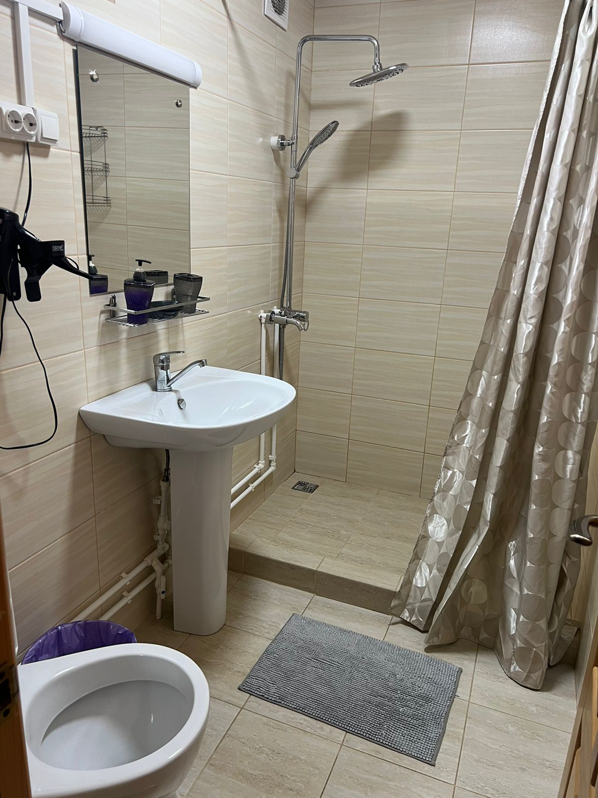 Трехместный номер с видом на горы