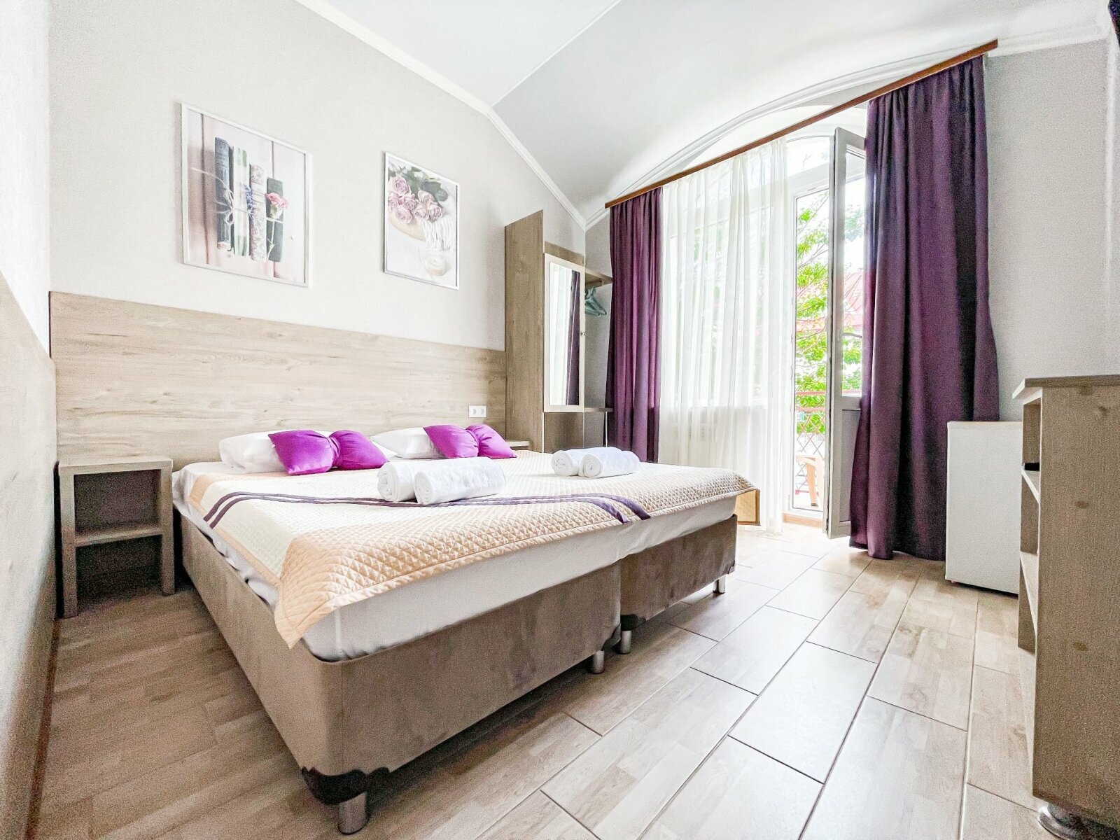 Улучшенный номер с кроватью размера «king-size» или 2 отдельными кроватями