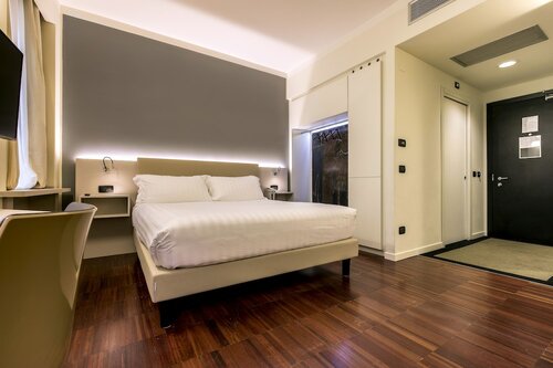 Трехместный номер в 43 Station Hotel