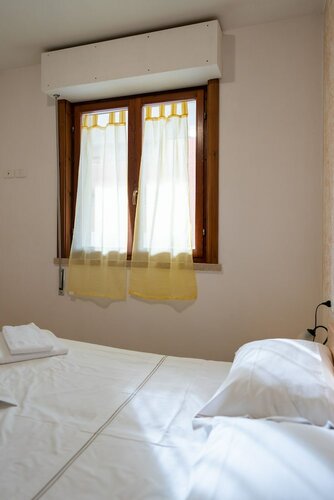 Улучшенные апартаменты в Lola Piccolo Hotel